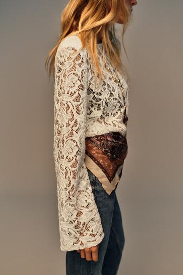 TOP DENTELLE AVEC ÉPAULETTES - Blanc cassé de Zara - Image 2