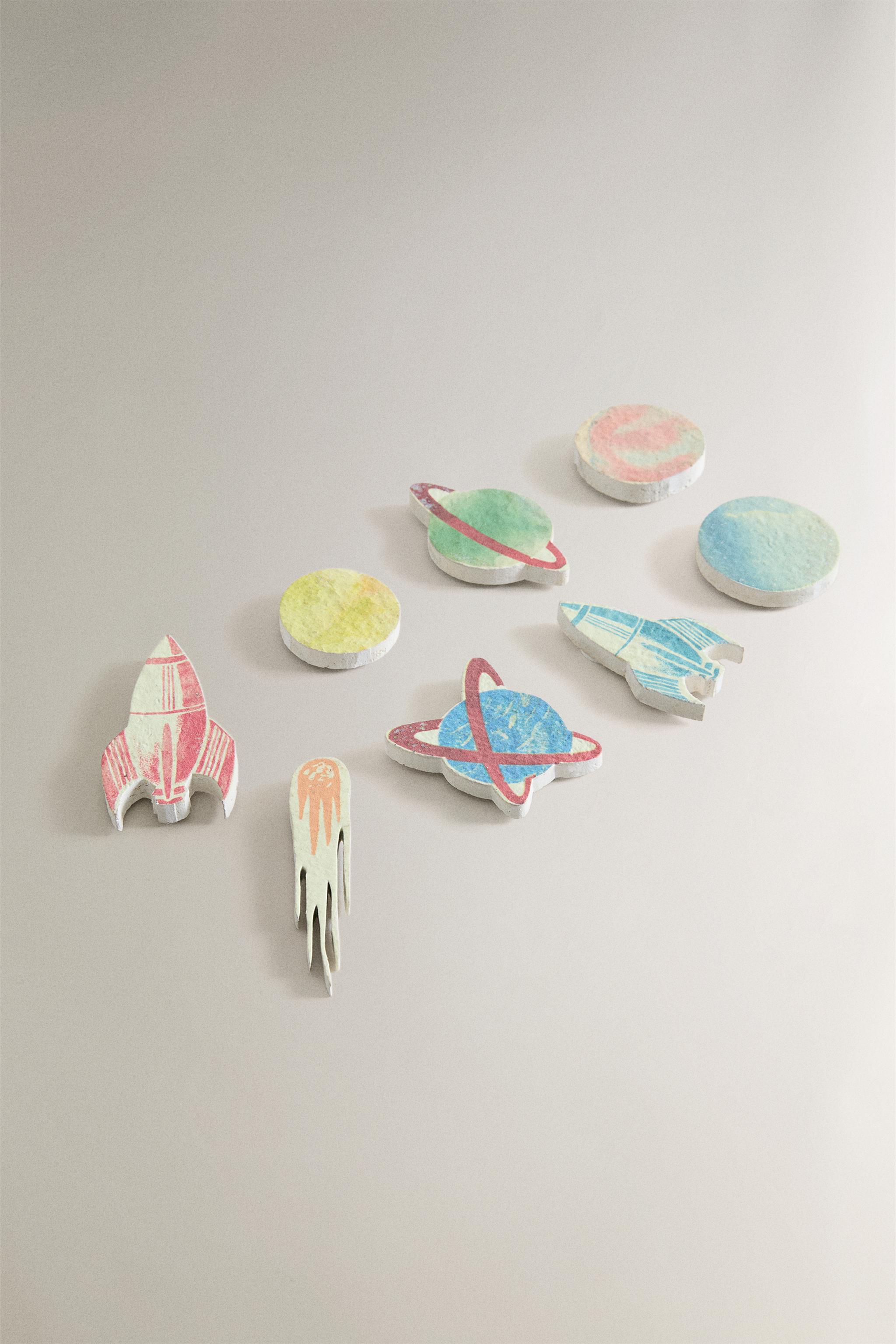 KIDS' GLOW-IN-THE-DARK SPACE STICKERS — Multicolored
