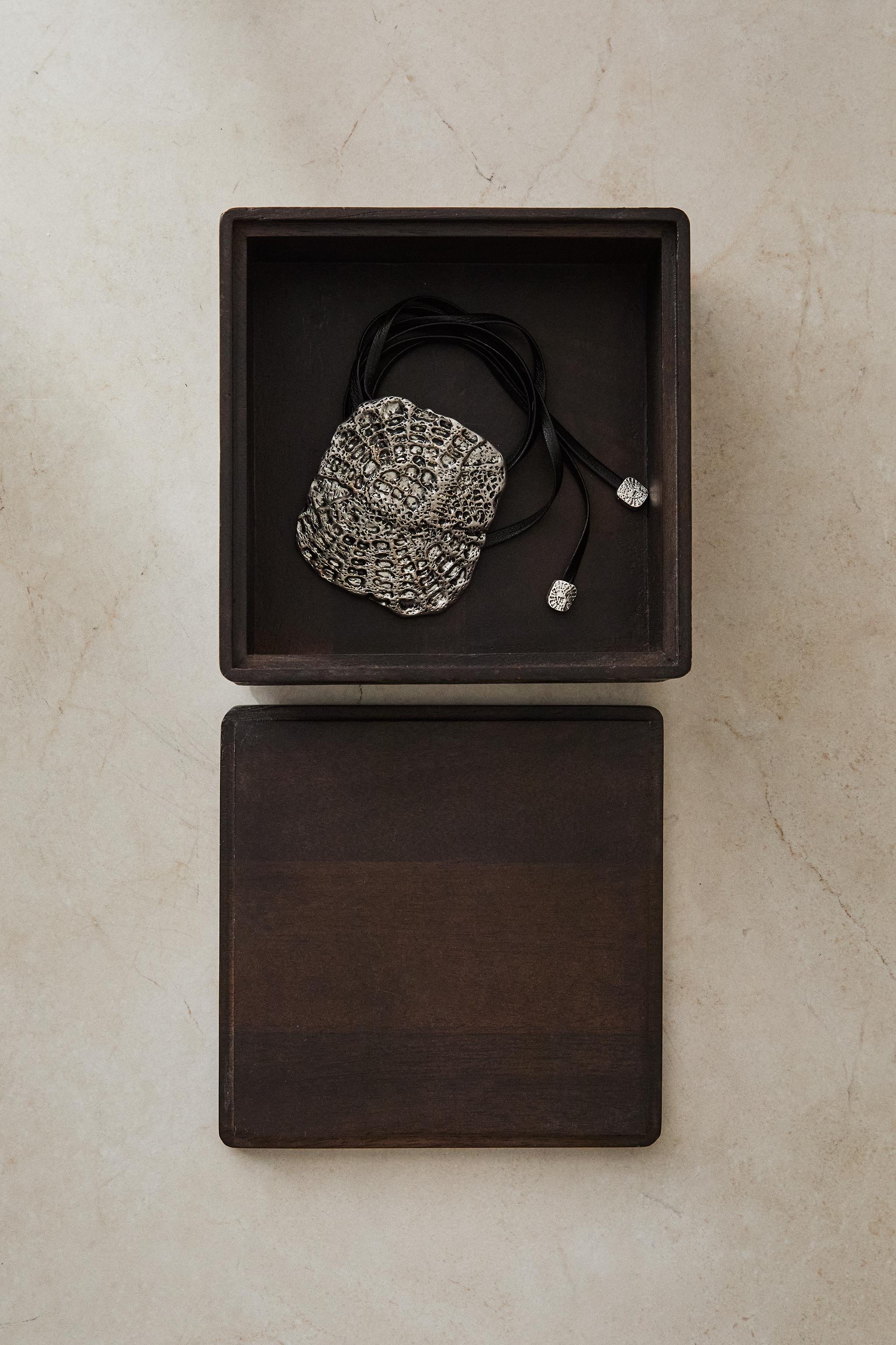 MEDIUM WOODEN BOX WITH LID