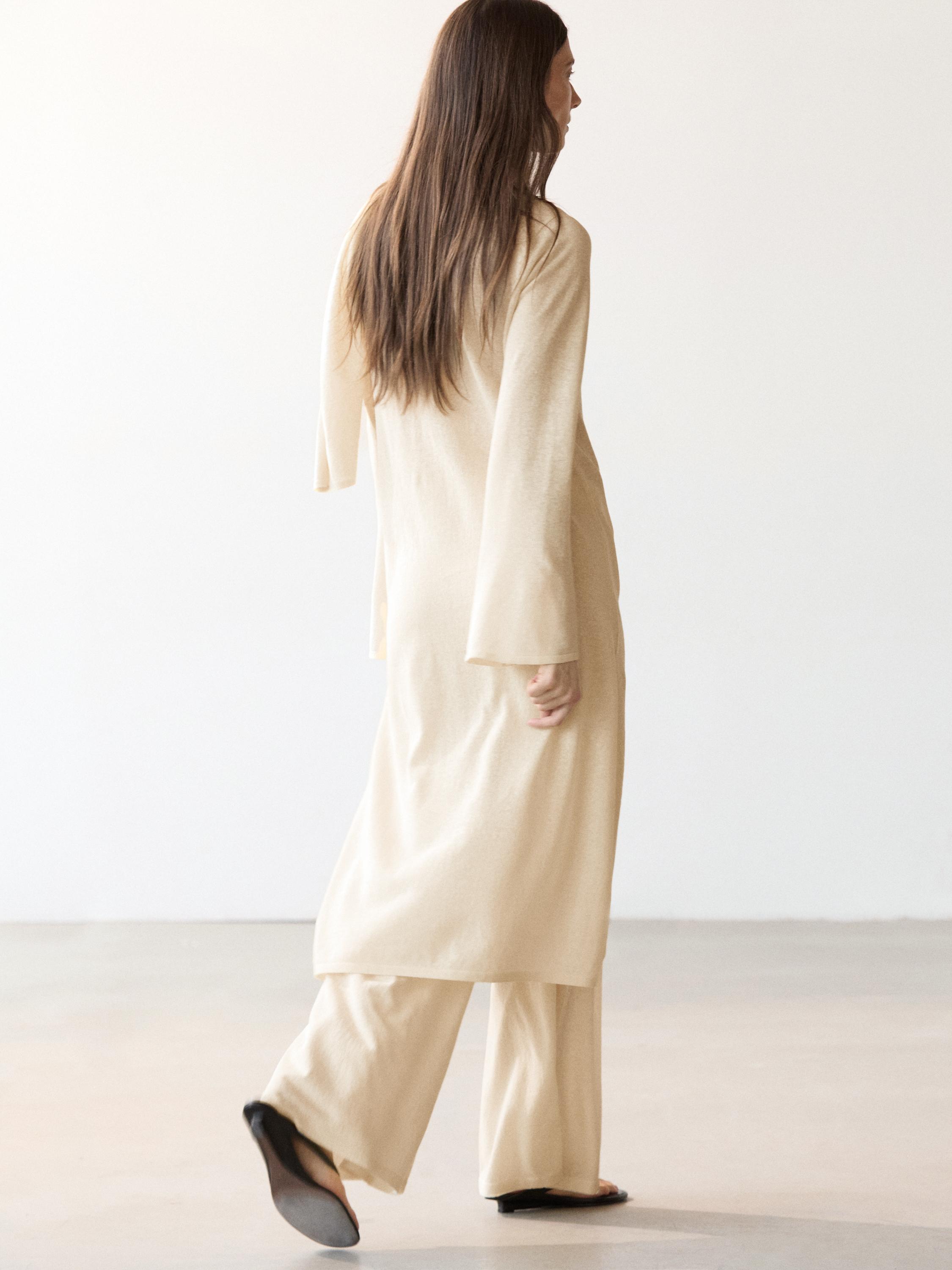 Total look flowing tunic dress