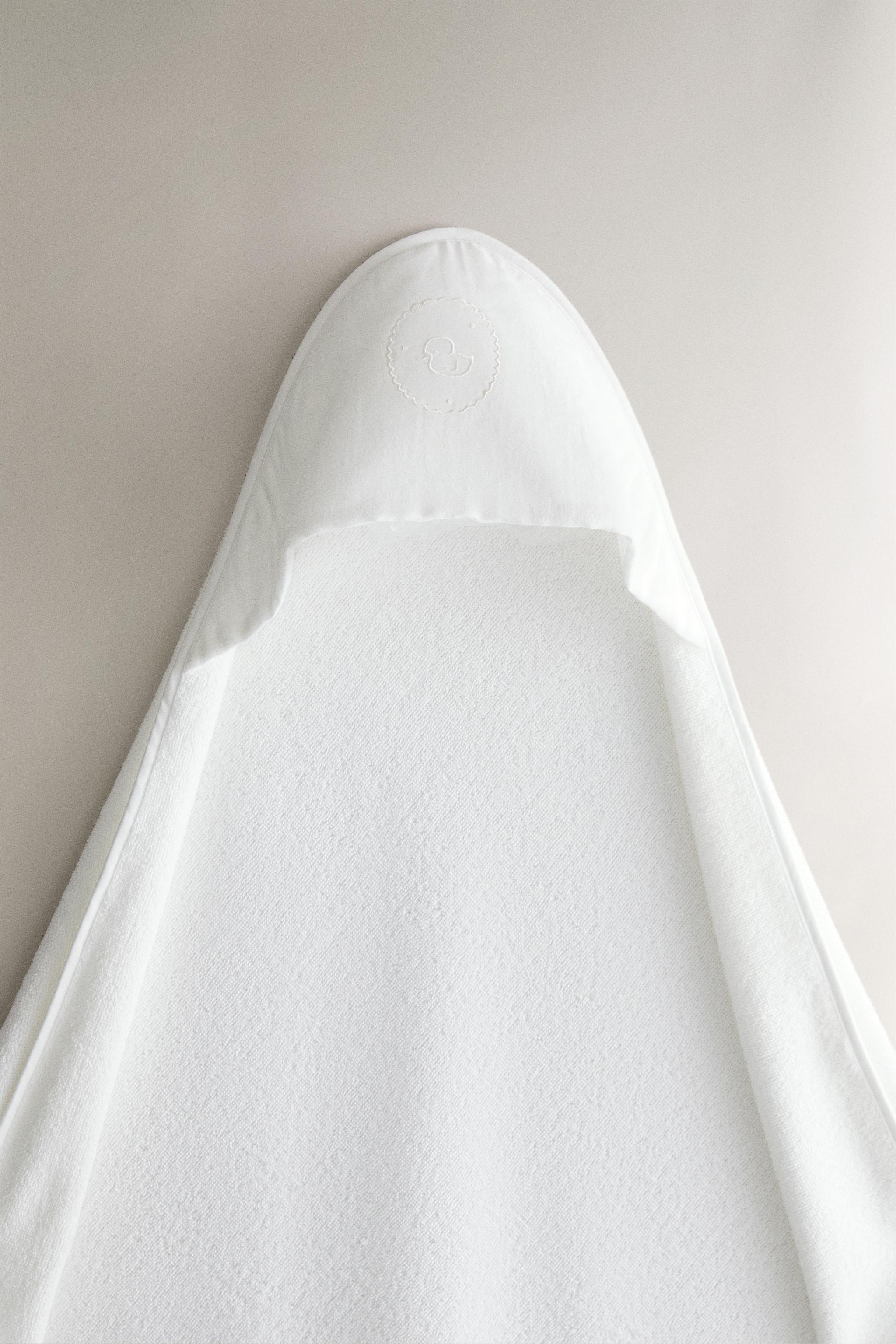 EMBROIDERED HOODED BABY TOWEL