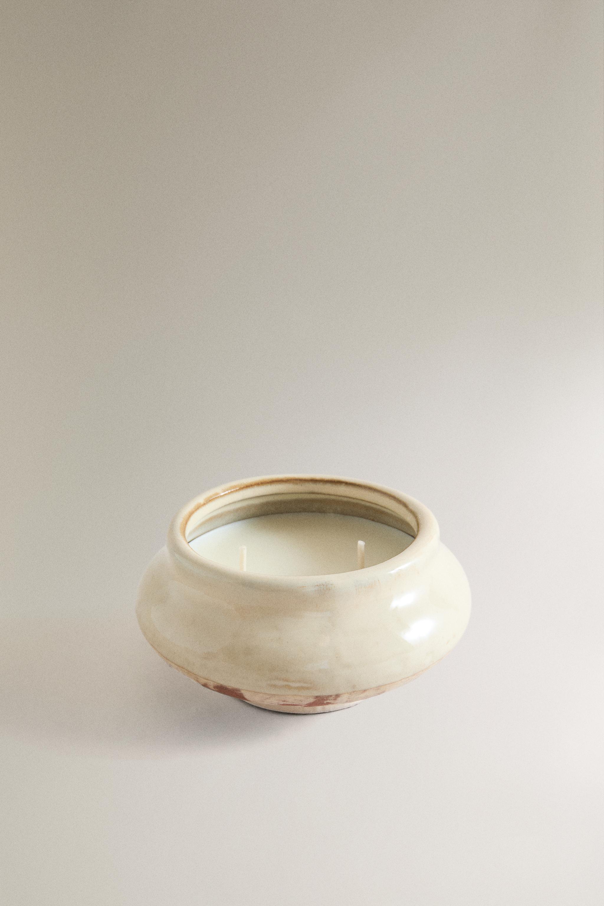 (200 G) LIGHT COTTON SCENTED CANDLE — white