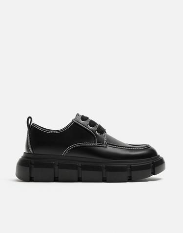 SAPATO COM VOLUME E PESPONTOS - Preto da Zara