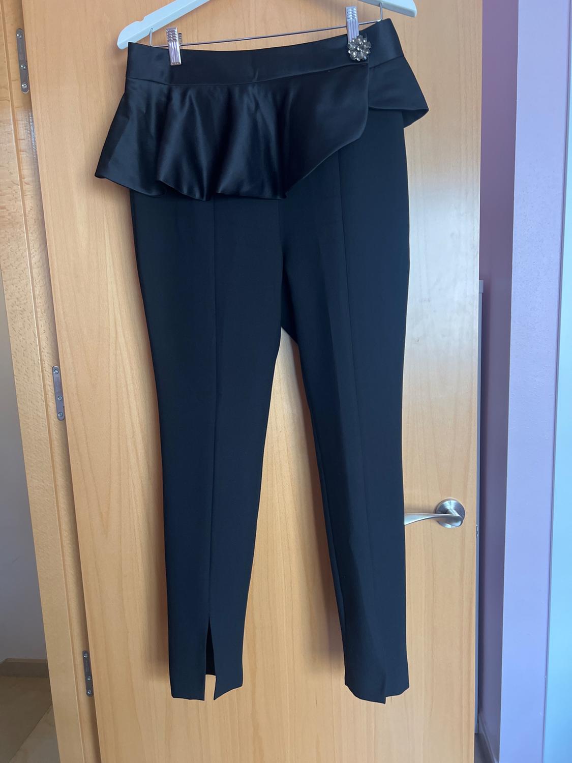 PANTALÓN VESTIR NEGRO CON CINTURÓN RASO BOTÓN PIEDRA - Image 8