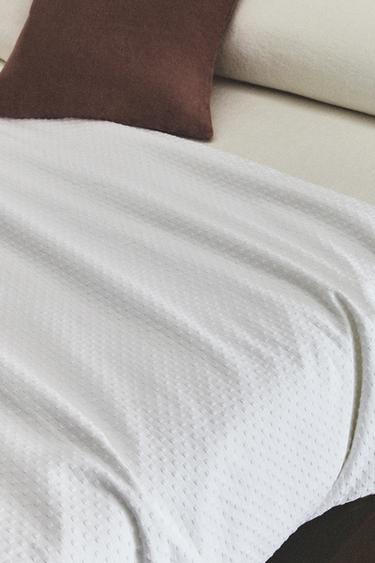 BEDSPREAD WITH POLKA DOT DESIGN - White by Zara