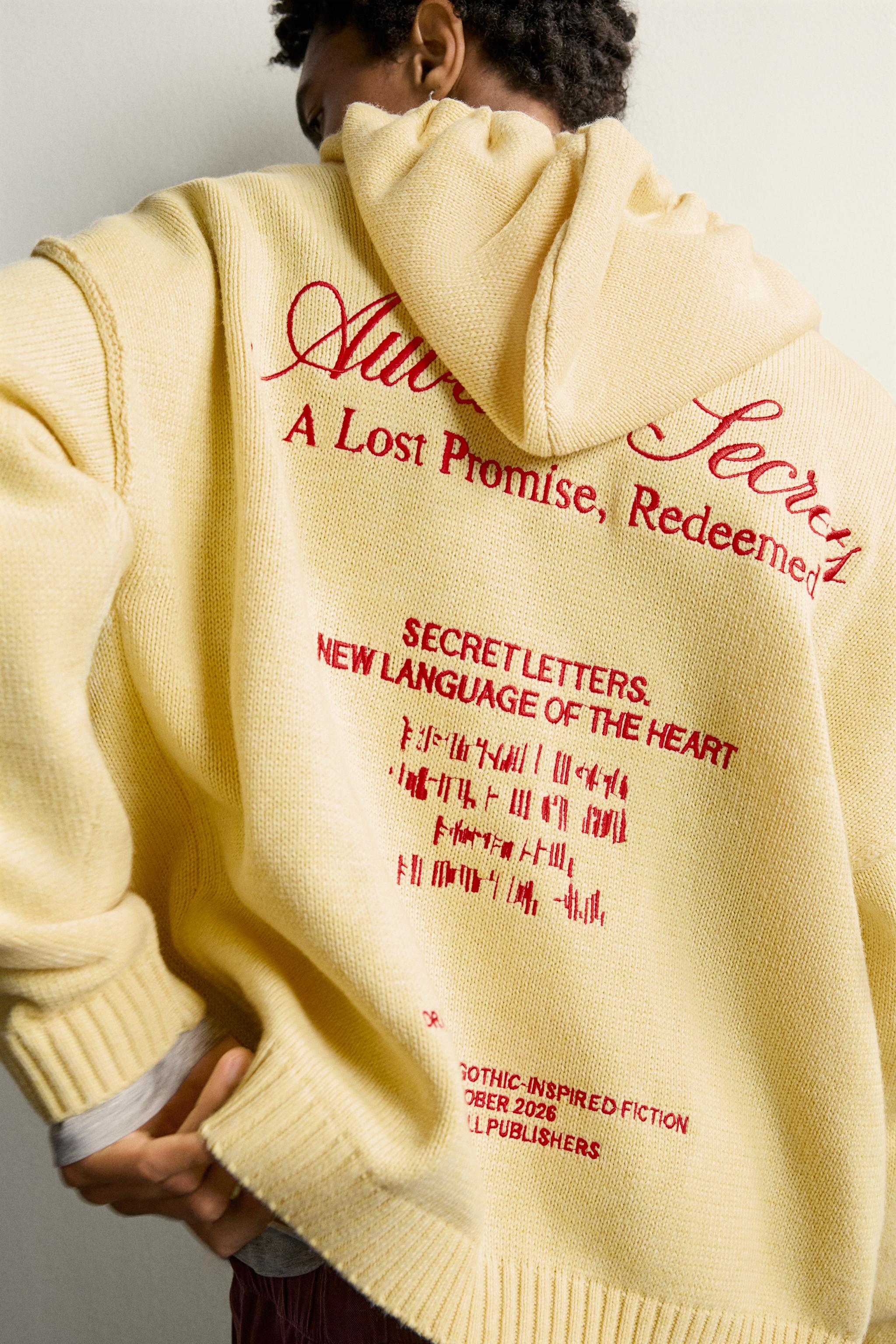 RELAXED FIT EMBROIDERED KNIT HOODIE