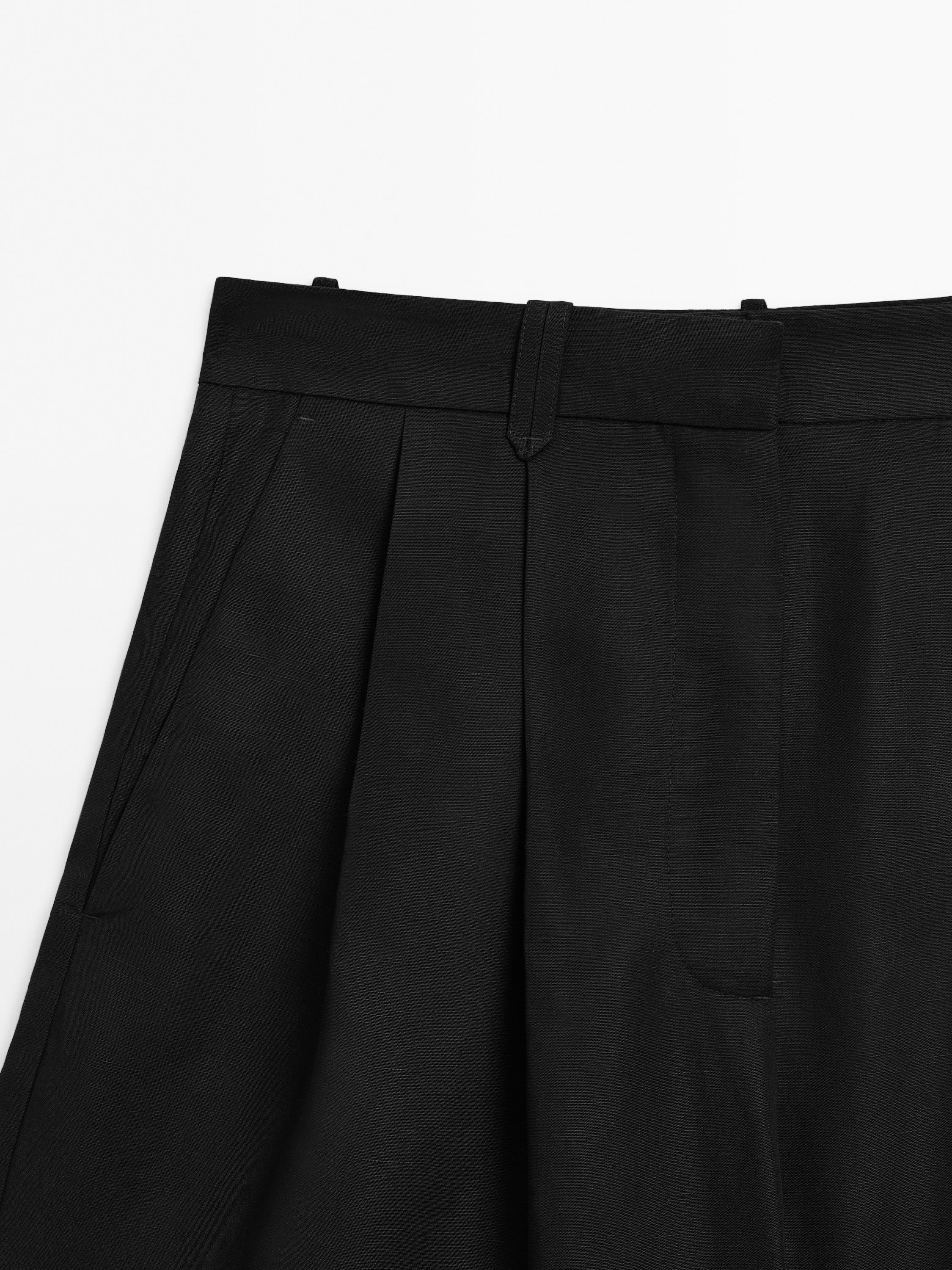 Pleated Bermuda shorts