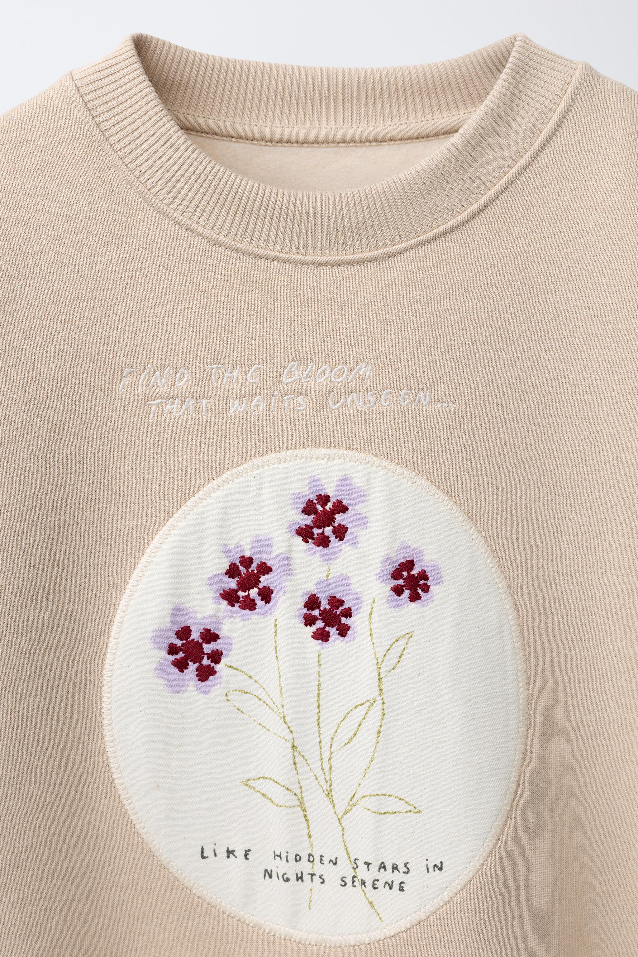 EMBROIDERED PATCH SWEATSHIRT
