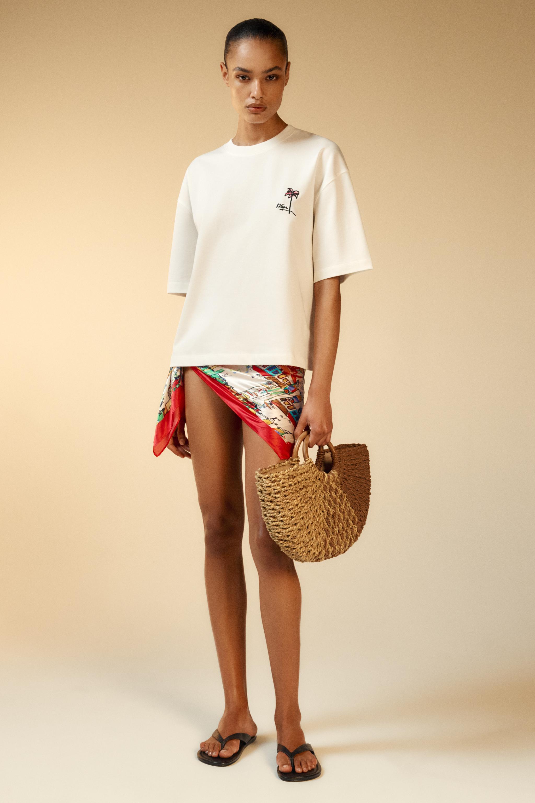 Reiさま　e CAMISETA OVERSIZE ESTAMPADA FILIPE JARDIM X ZARA - Branco-marfim