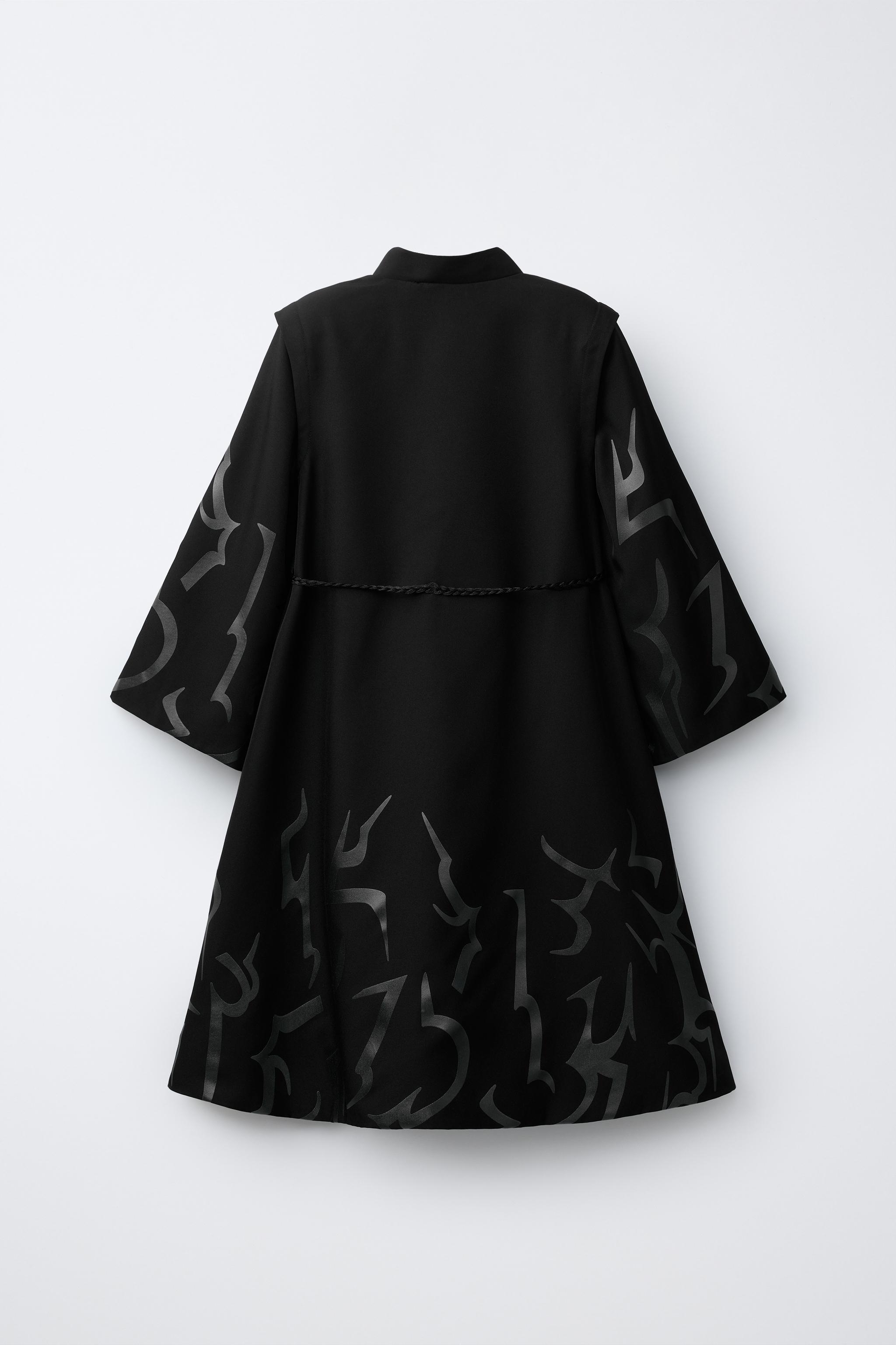 KPOP DEMON HUNTERS™ NETFLIX © COSTUME CAPE — Black