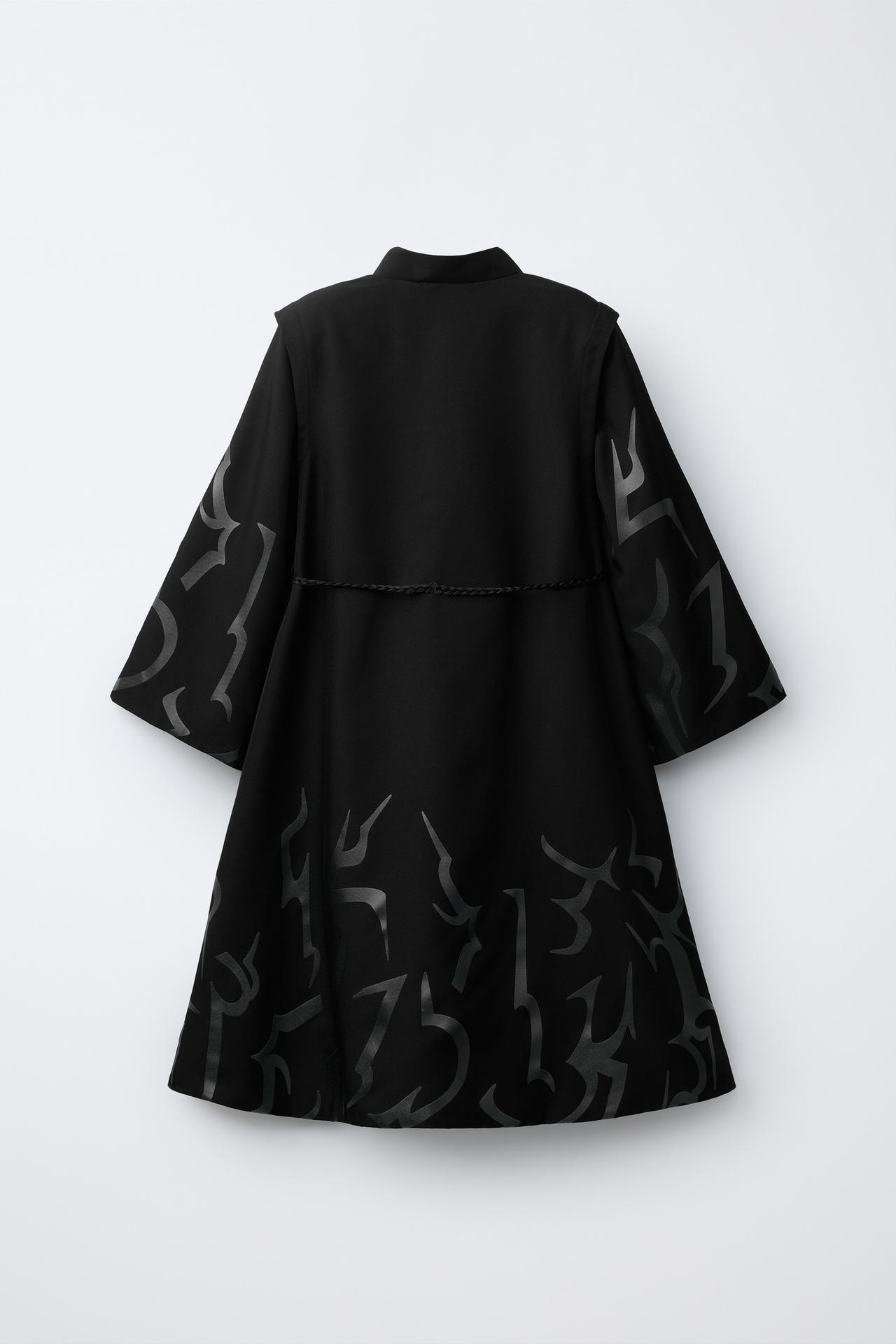 KPOP DEMON HUNTERS™ NETFLIX © COSTUME CAPE — Black