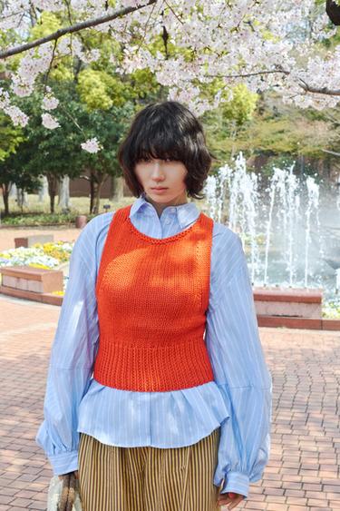 クロスバックニットトップスオレンジ色Zaraのクロスバックニットトップス - オレンジ色 