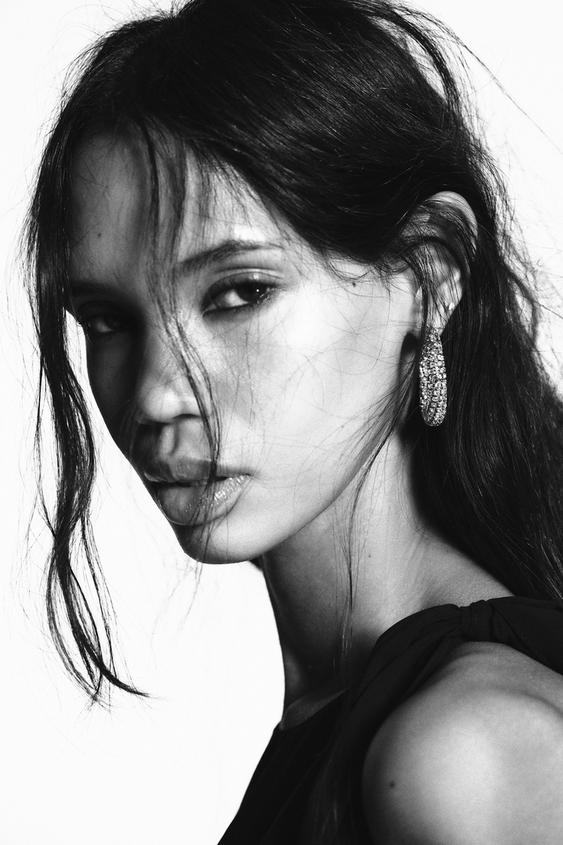 SPARKLY HOOP EARRINGS