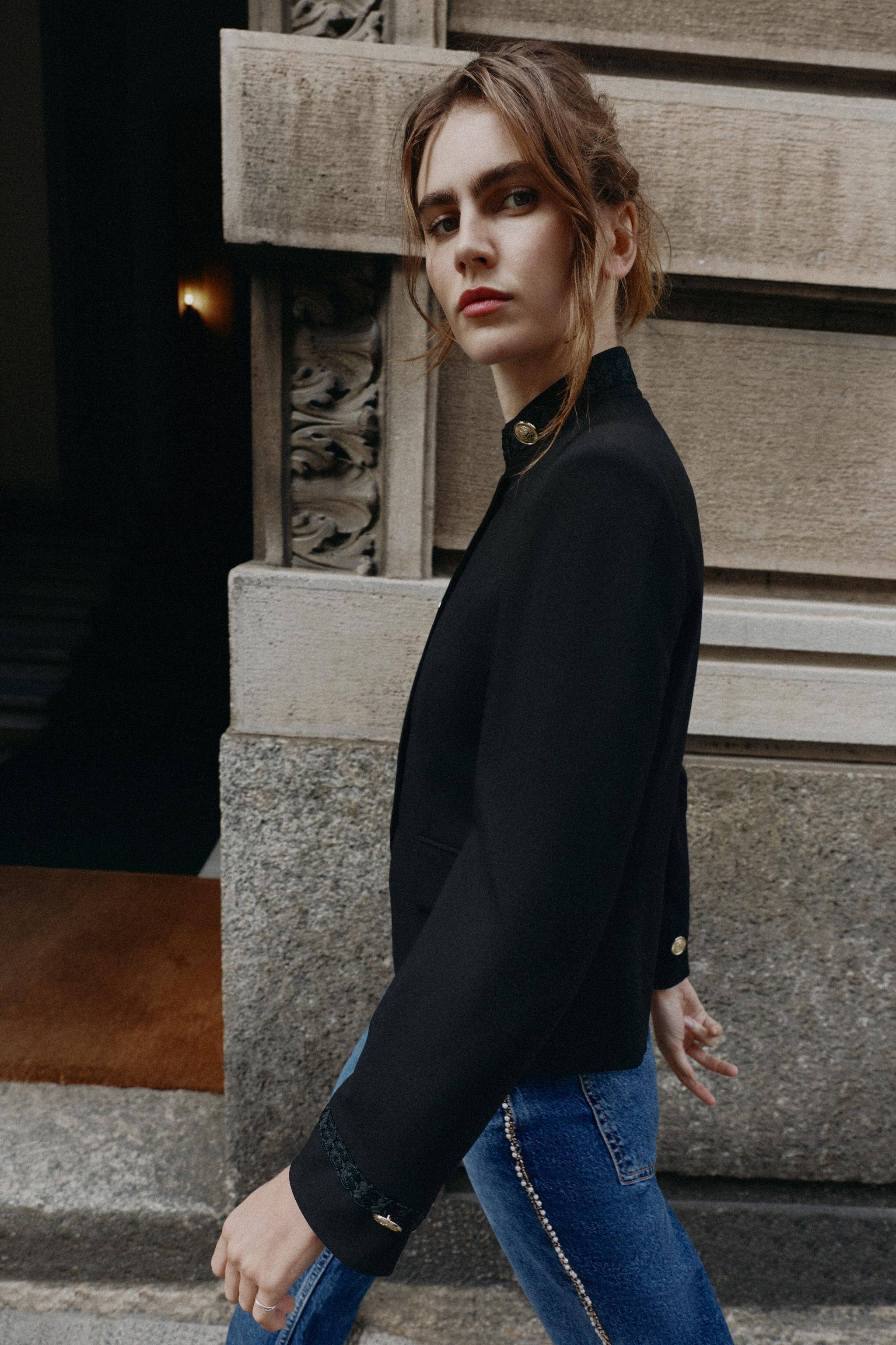 TRIMMED DOUBLE-BREASTED BLAZER