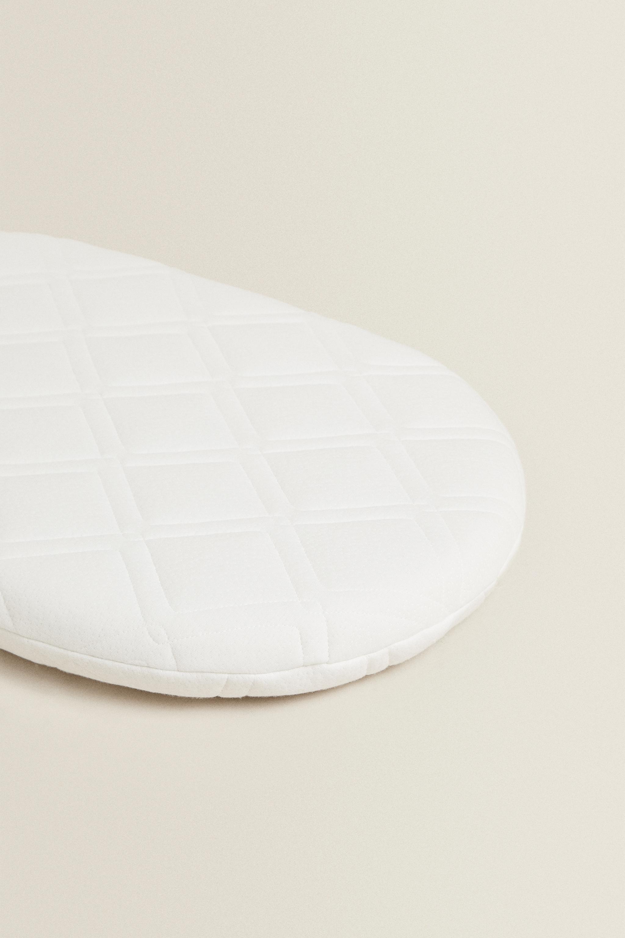 Round hotsell cot mattress