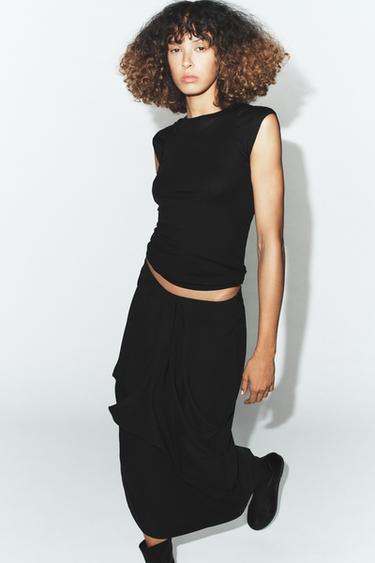 FALDA MIDI PLIEGUES - Negro de Zara