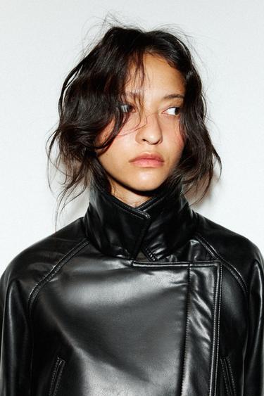 BLOUSON EN MATIÈRE SYNTHÈTIQUE PEPLUM - Noir de Zara - Image 3