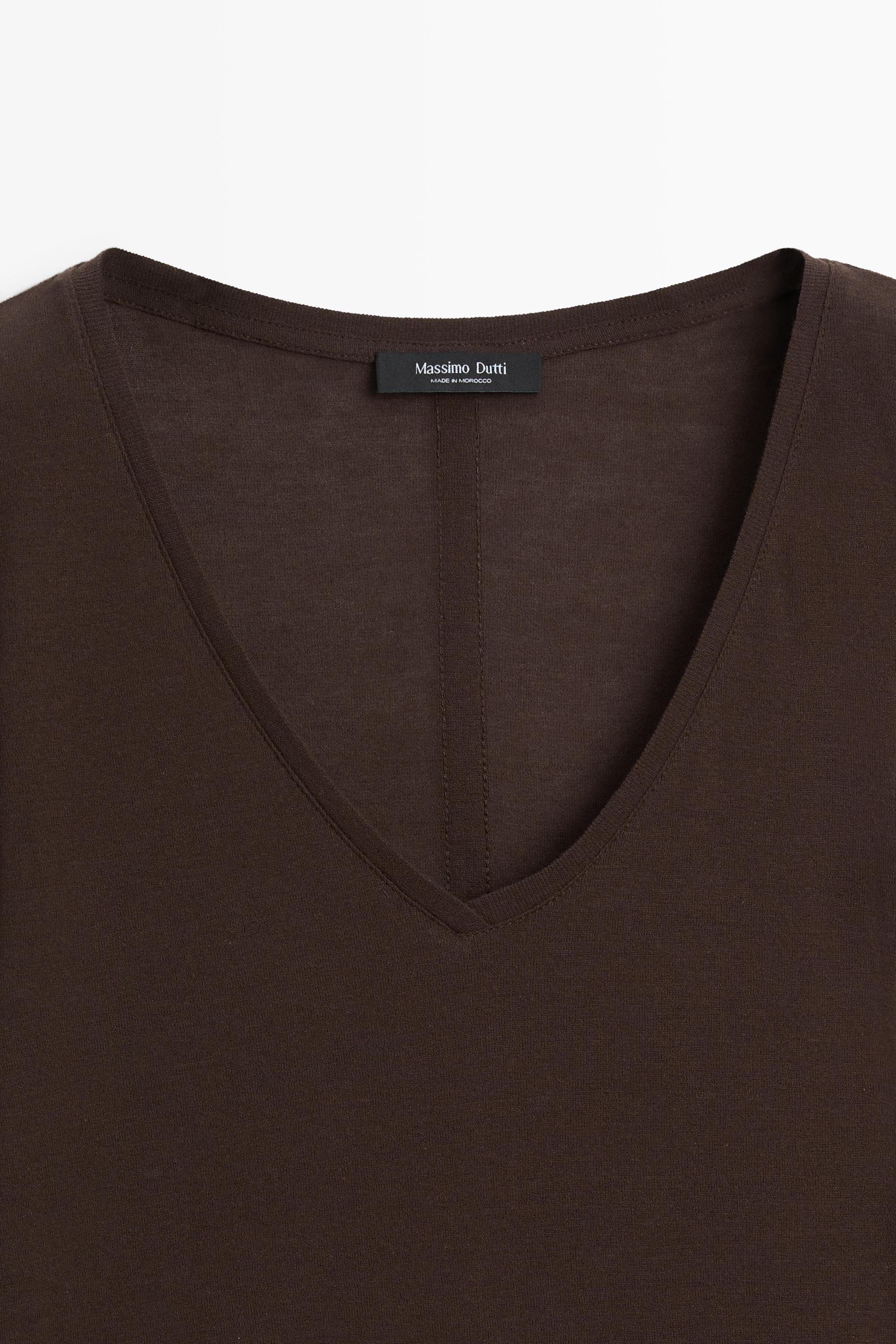 Slim fit long sleeve V-neck T-shirt