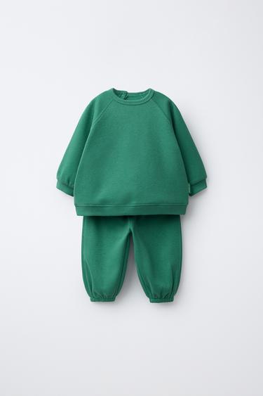 КОМПЛЕКТ ИЗ ТОЛСТОВКИ И БАЗОВЫХ БРЮК-ДЖОГГЕРОВ — ЗЕЛЕНЫЙ от Zara — изображение 0