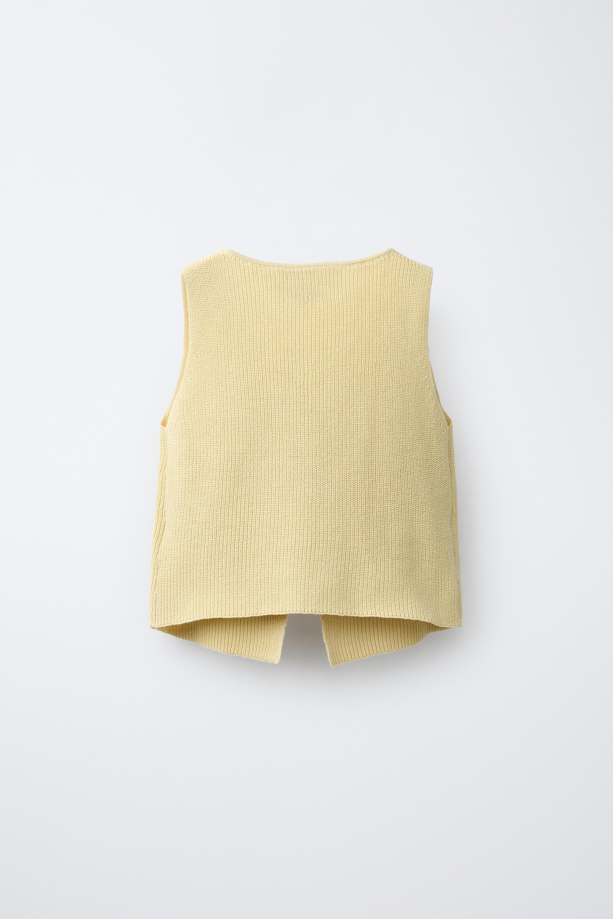KNIT TOP WITH BUTTONS