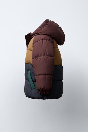 НЕПРОМОКАЕМО ПОДПЛАТЕНО ЯКЕ С ЦВЕТНИ БЛОКОВЕ И ПОЛАР - Морскосин от Zara