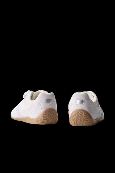 ZAPATILLA DEPORTIVA CLIP ABALORIOS - Lila de Zara