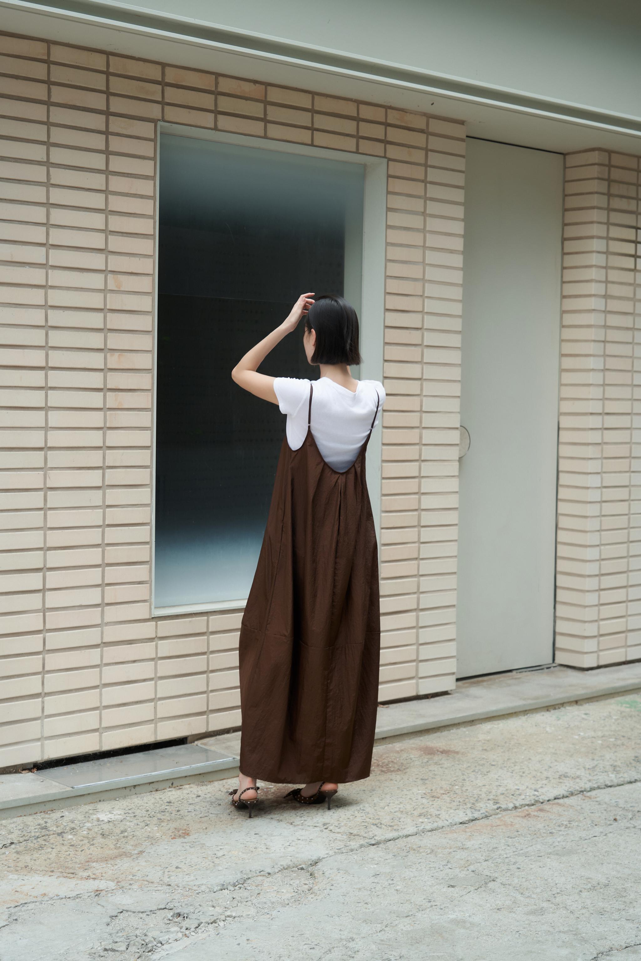 バックオープン ナイロンワンピース - ブラウン | ZARA Japan / 日本
