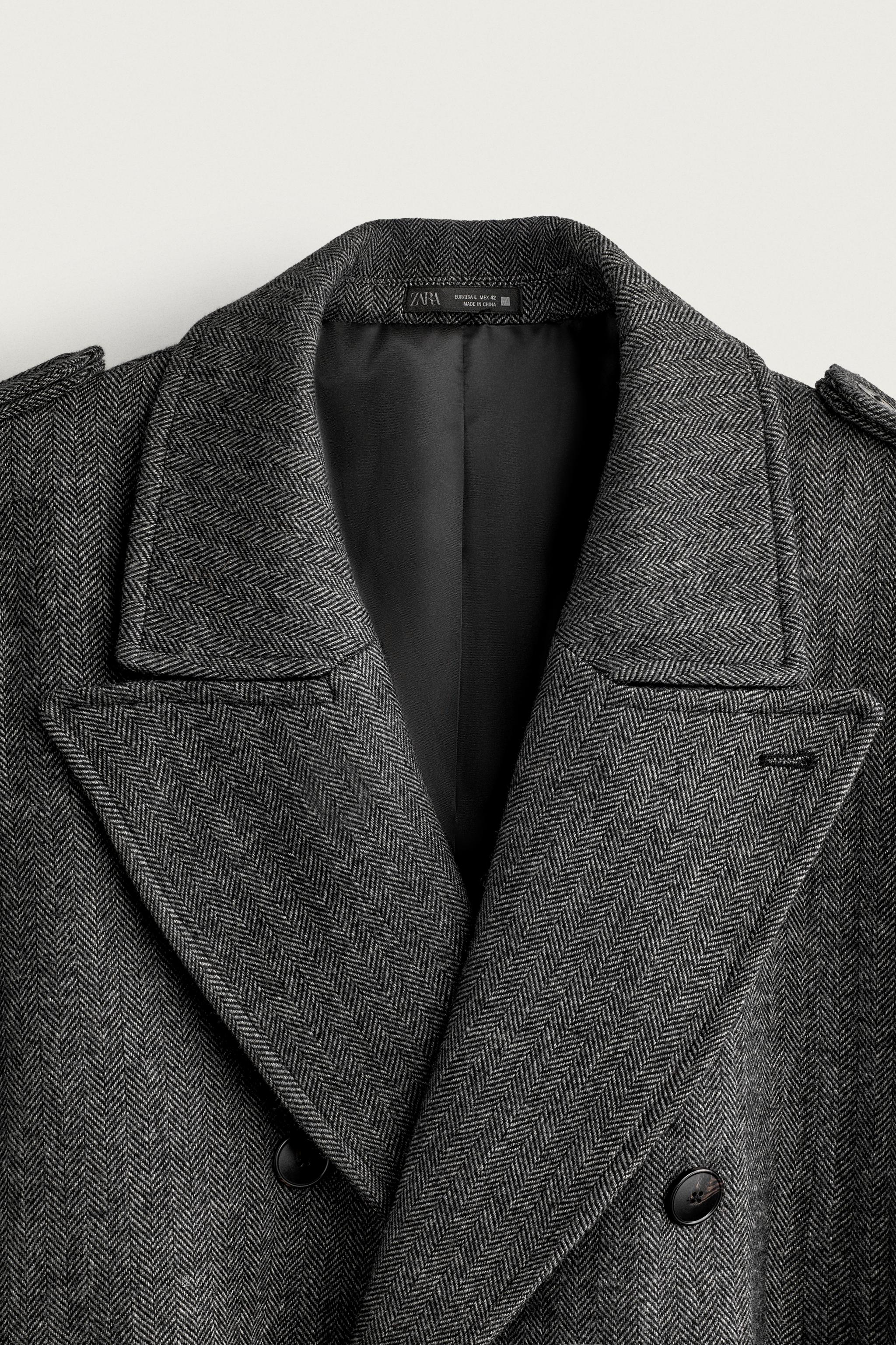 MANTEAU À BOUTONNAGE CROISÉ AVEC LAINE ET CEINTURE