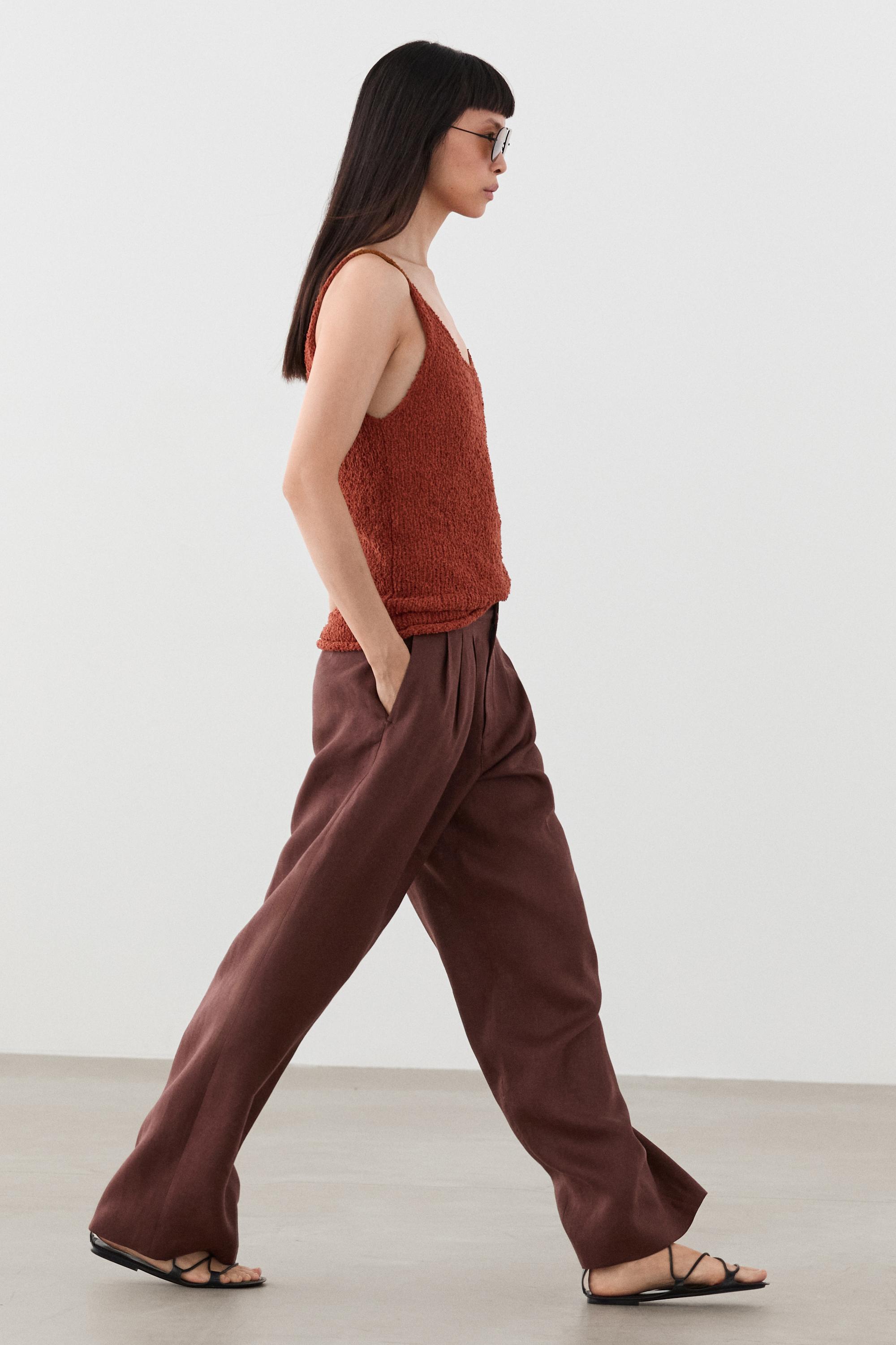 Wide-leg pleated linen trousers
