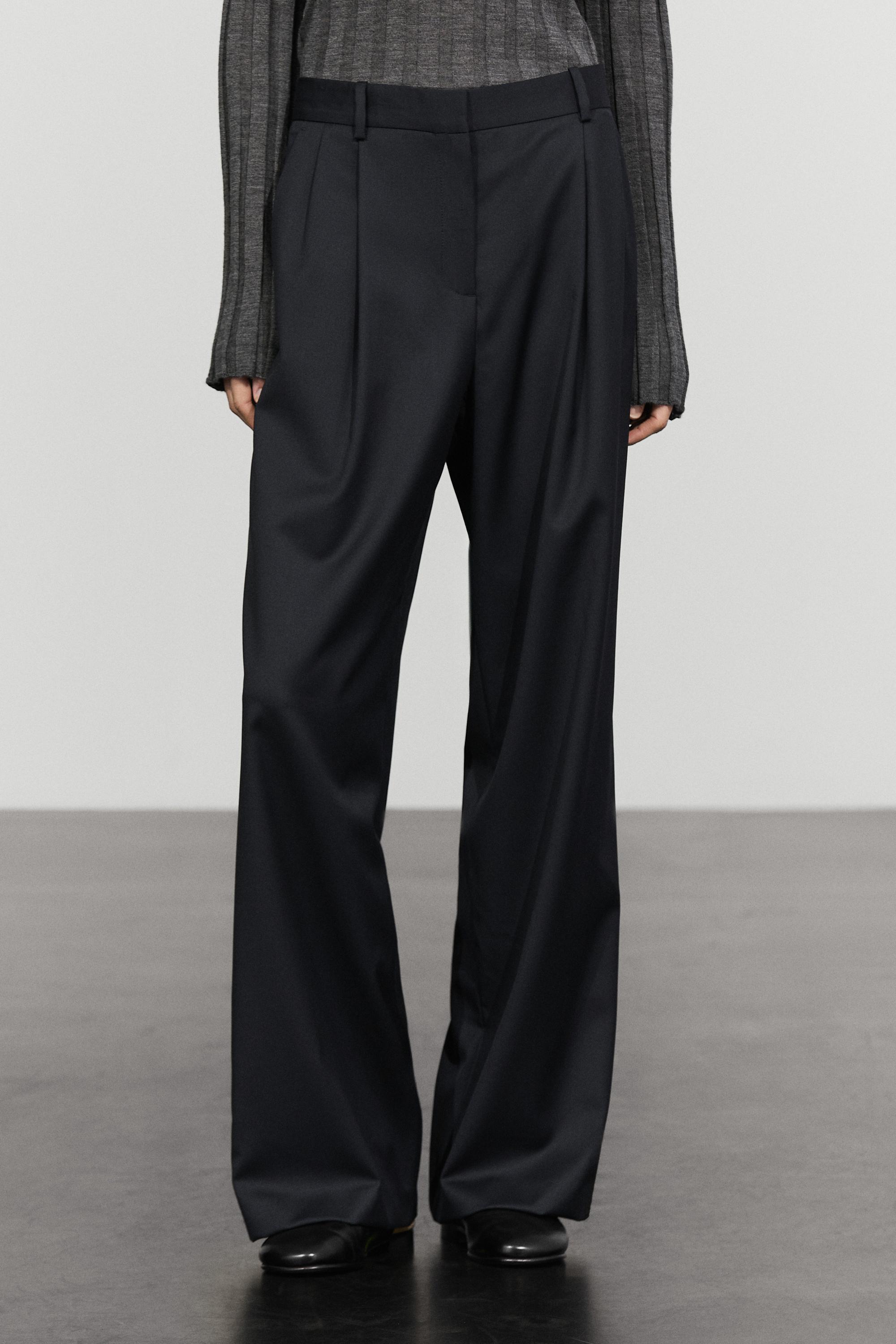 Pleated extra fine wool trousers
