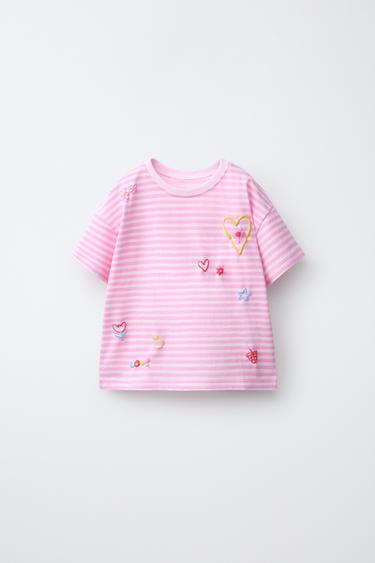 T-SHIRT MED STRIBER OG RELIEFDETALJER - lys rosenrød fra Zara