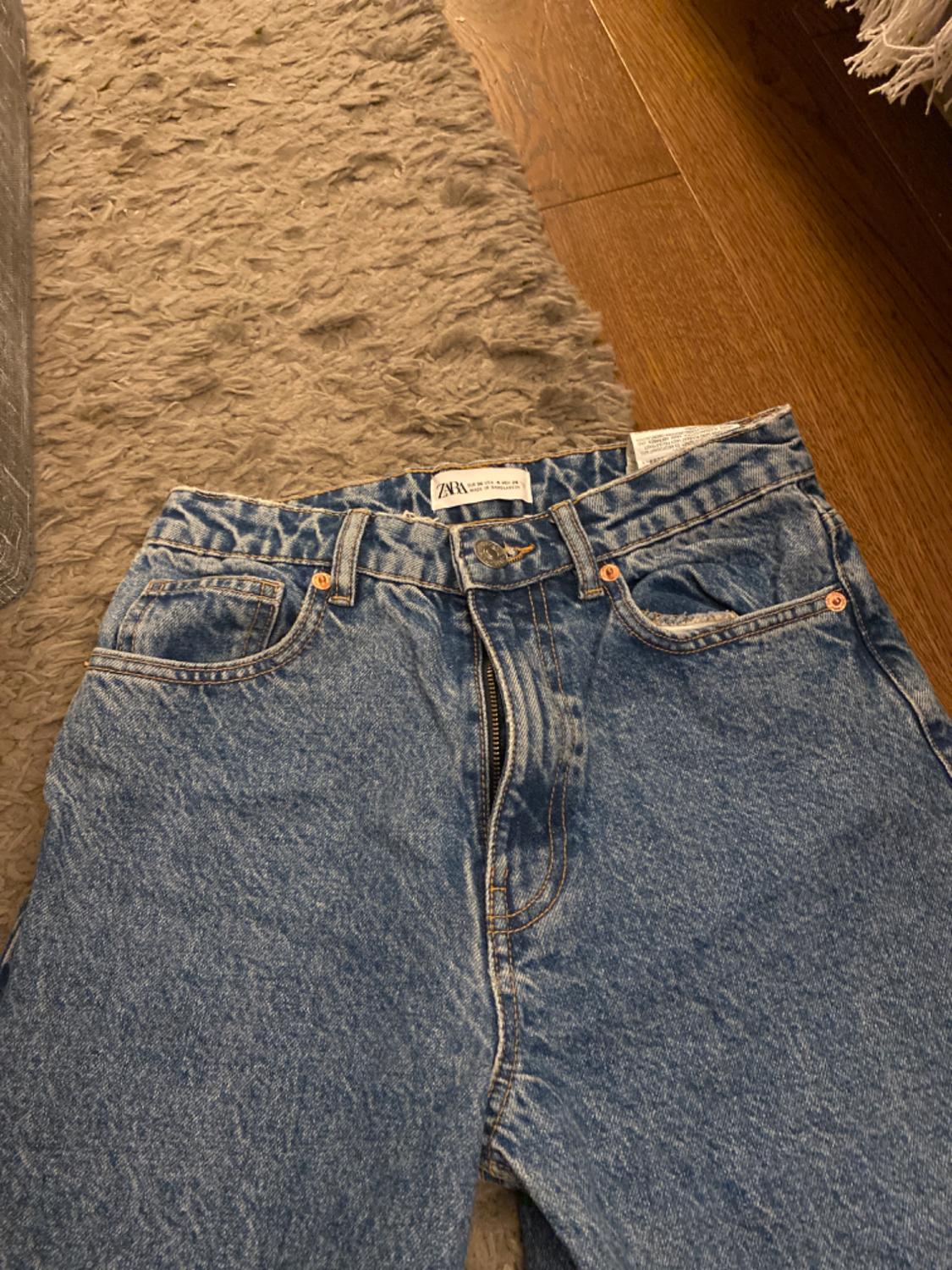 CLASSIC HI-RISE MOM JEANS - Image 2