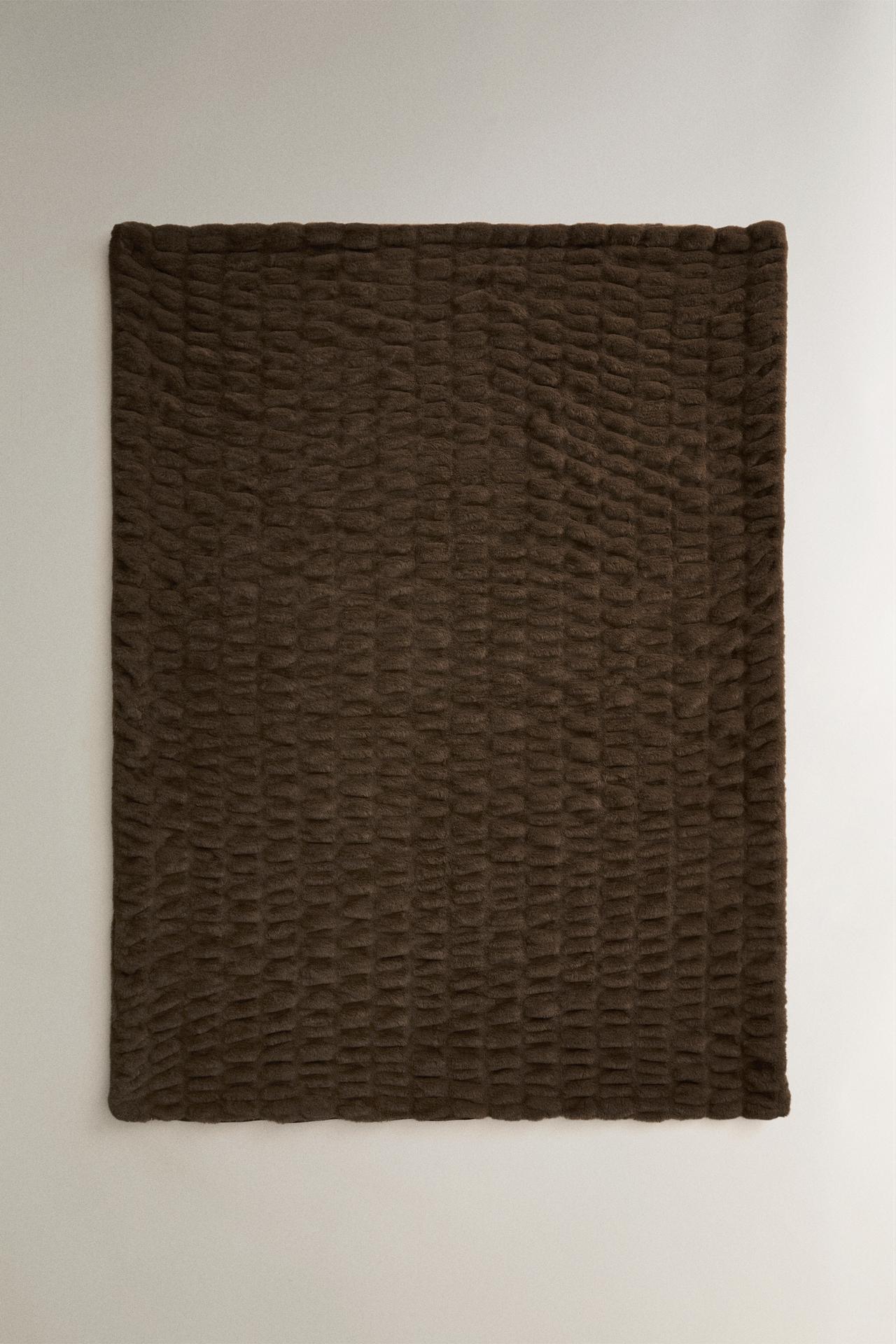 WAVY FAUX FUR BLANKET
