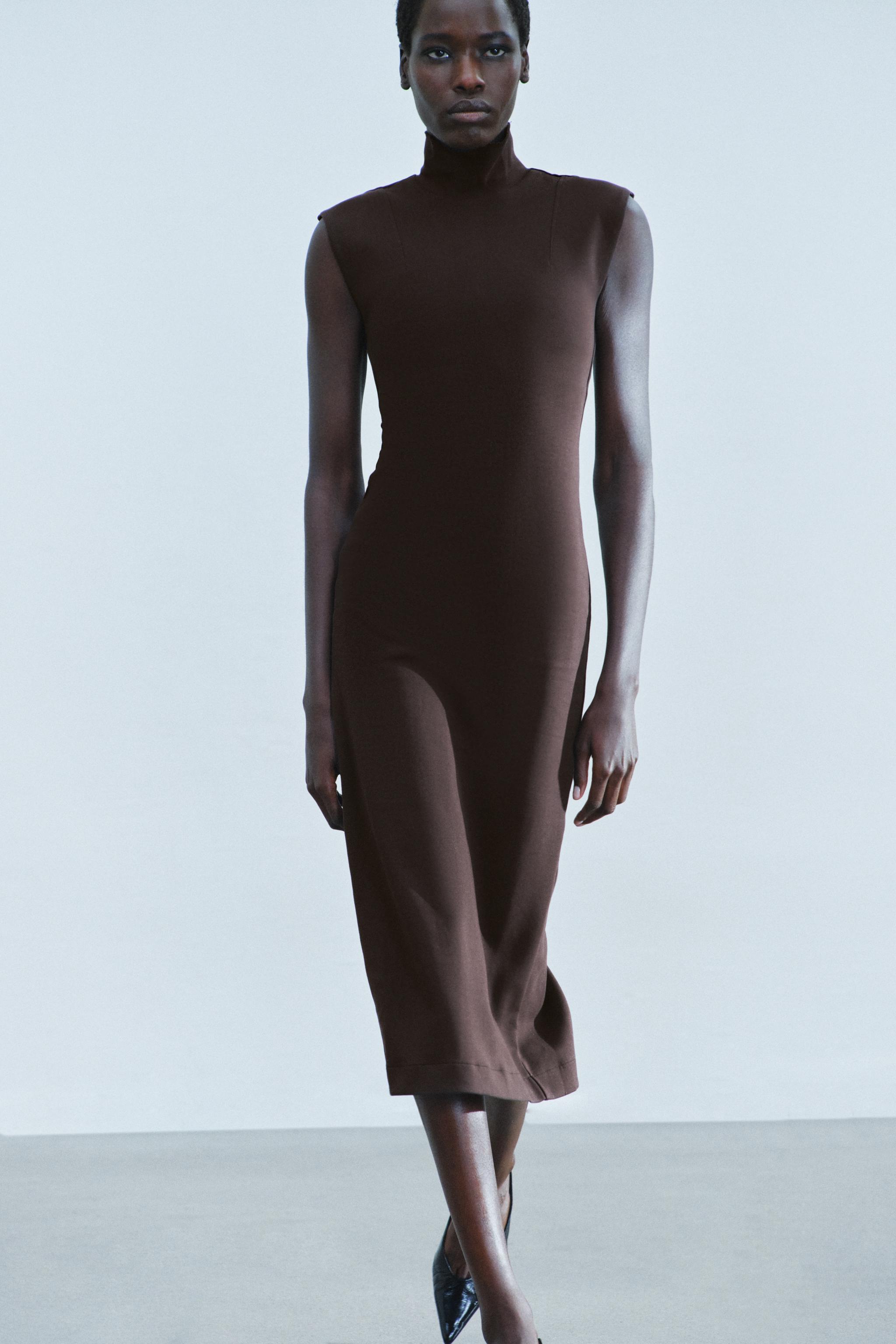 ROBE MI-LONGUE À COL MONTANT