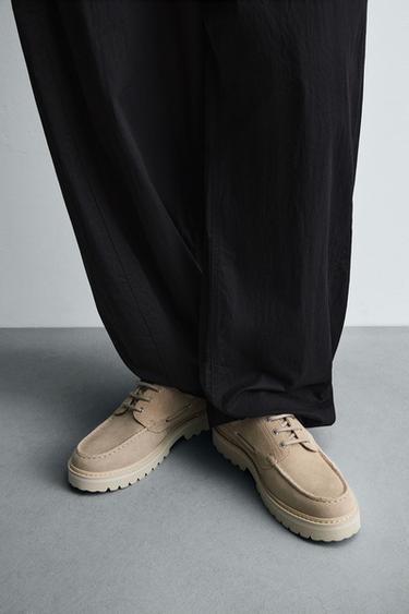 CHAUSSURES BATEAU EN CUIR - Blanc écru de Zara