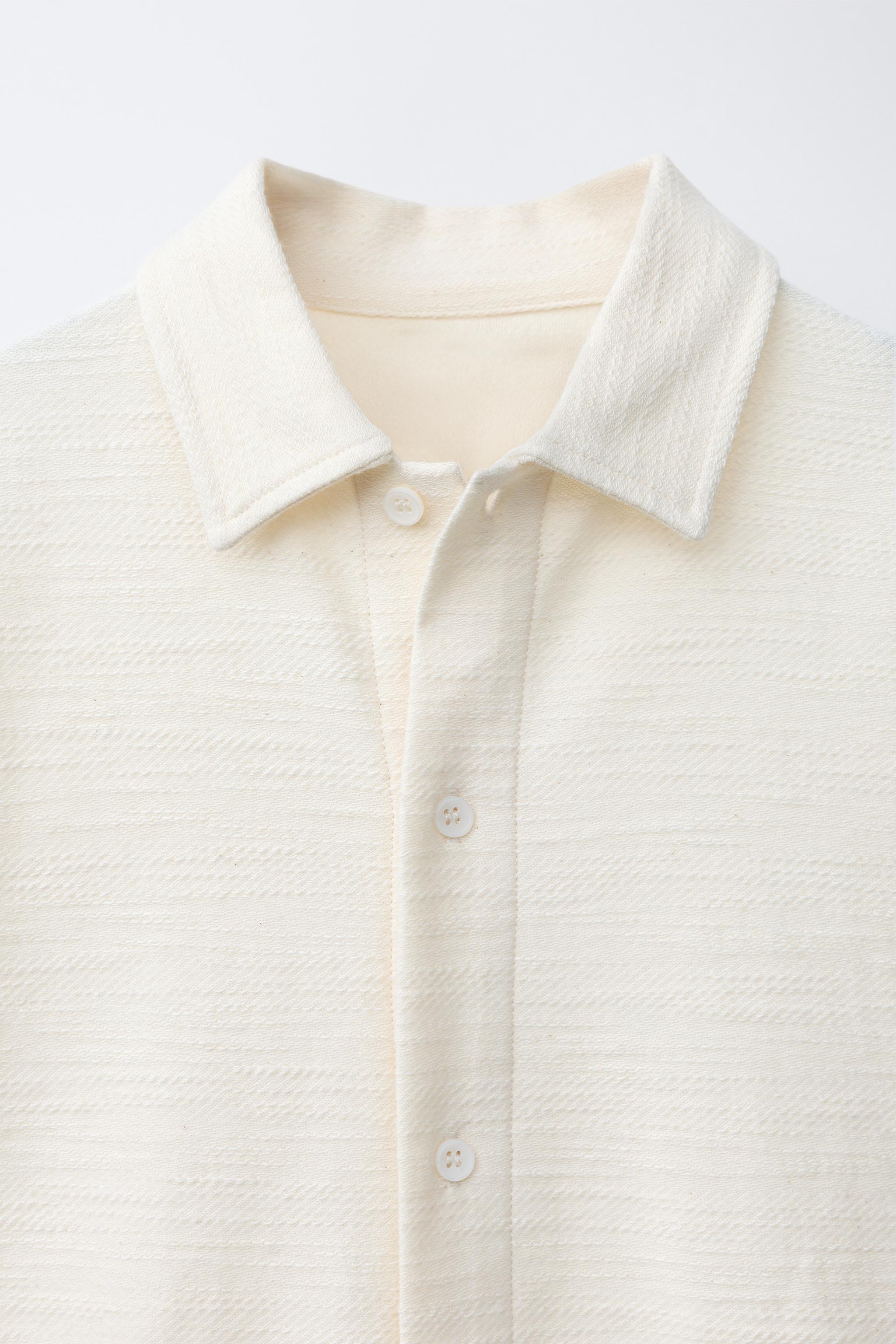 ENSEMBLE CHEMISE ET BERMUDA TEXTURÉS AVEC ÉTIQUETTE