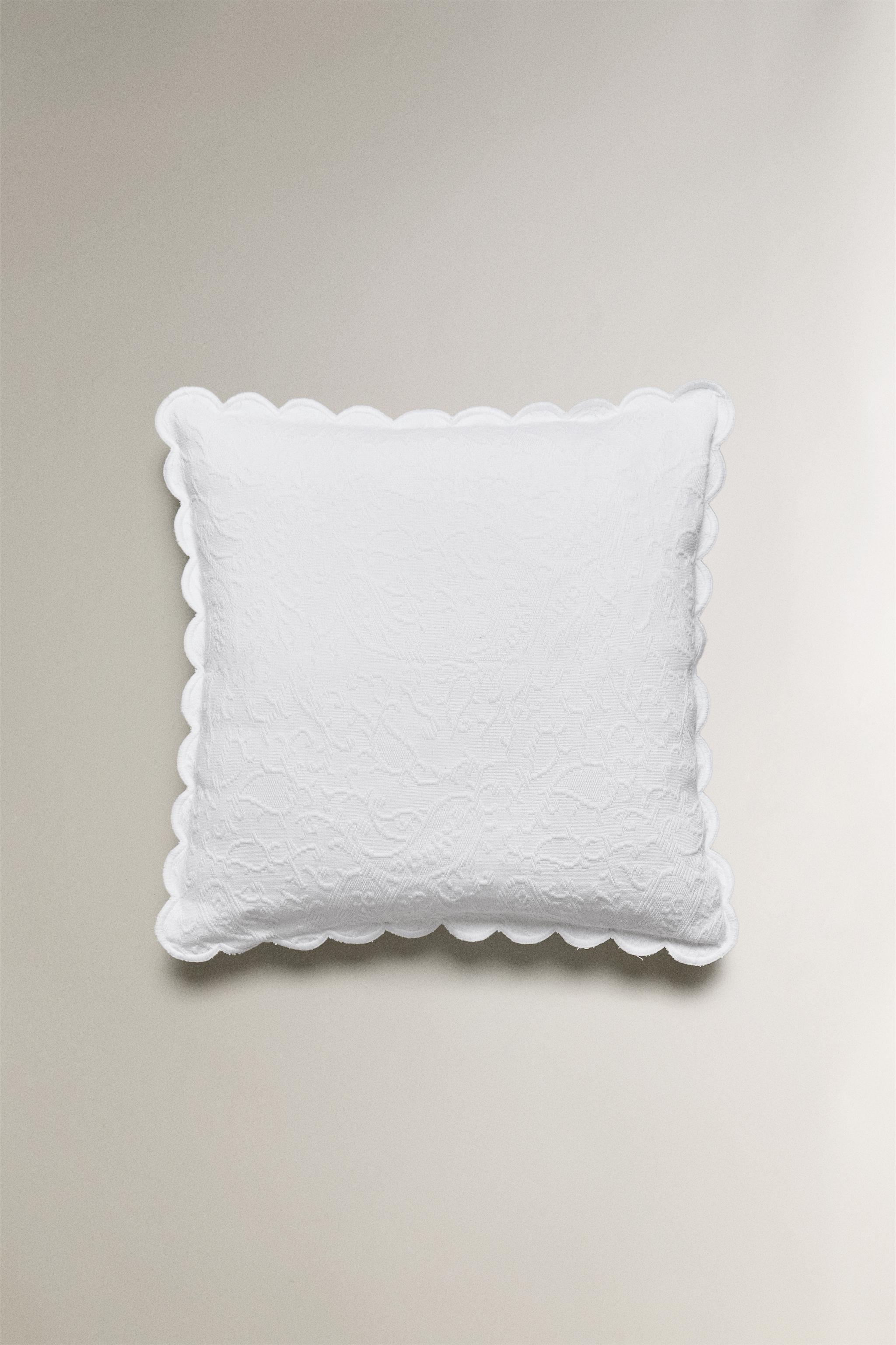 ウェーブ フローラル クッションカバー - ホワイト | ZARA Japan / 日本