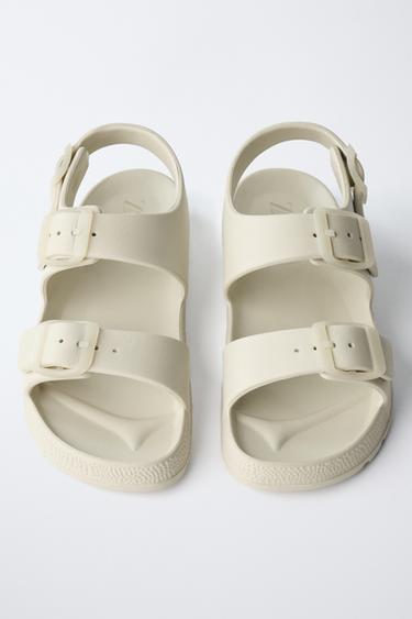 SANDALES GOMMÉES À BOUCLES - Blanc écru de Zara - Image 3
