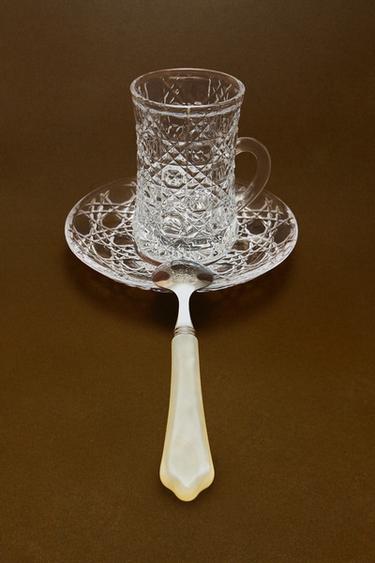 RAISED DESIGN GLASS MUG AND SAUCER - Transparent by Zara