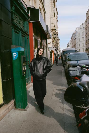 CAZADORA EFECTO PIEL - Negro de Zara