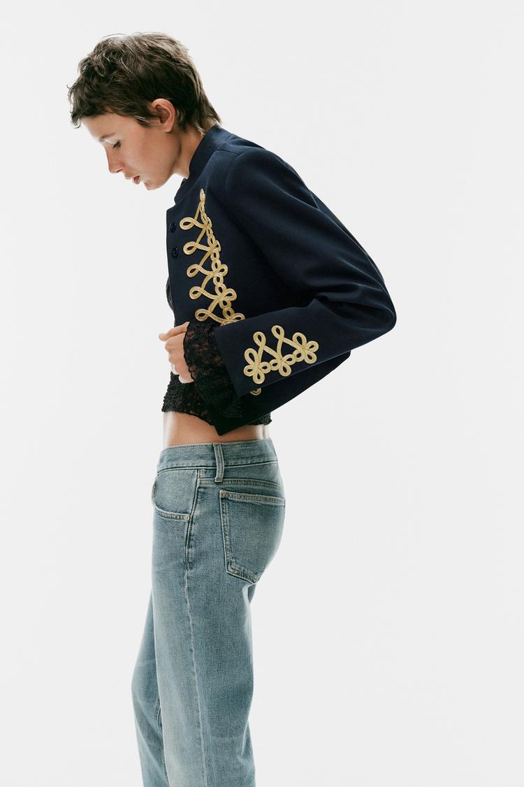 Blazer cropped con cierre de botones 3