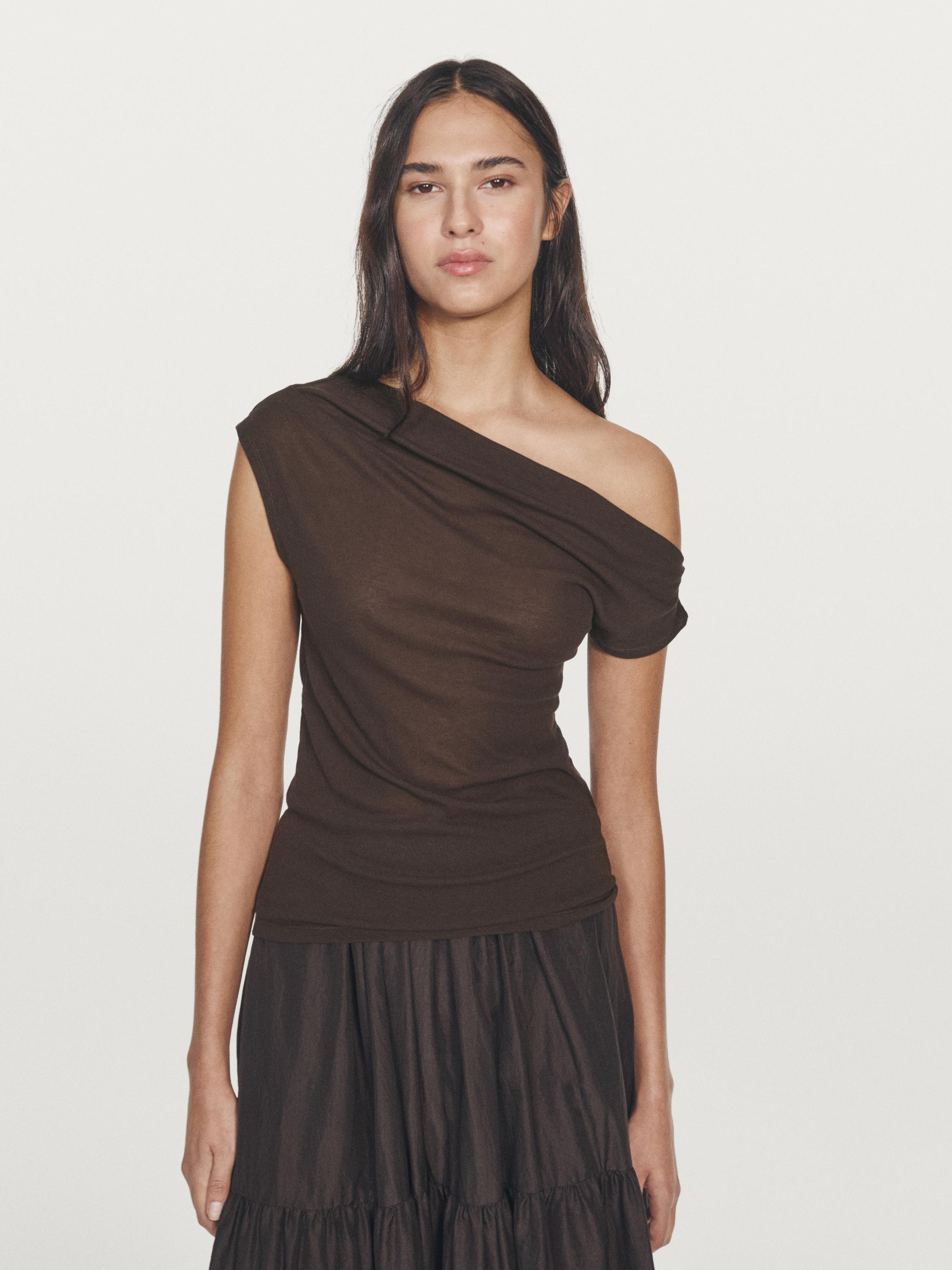 Sleeveless asymmetric top