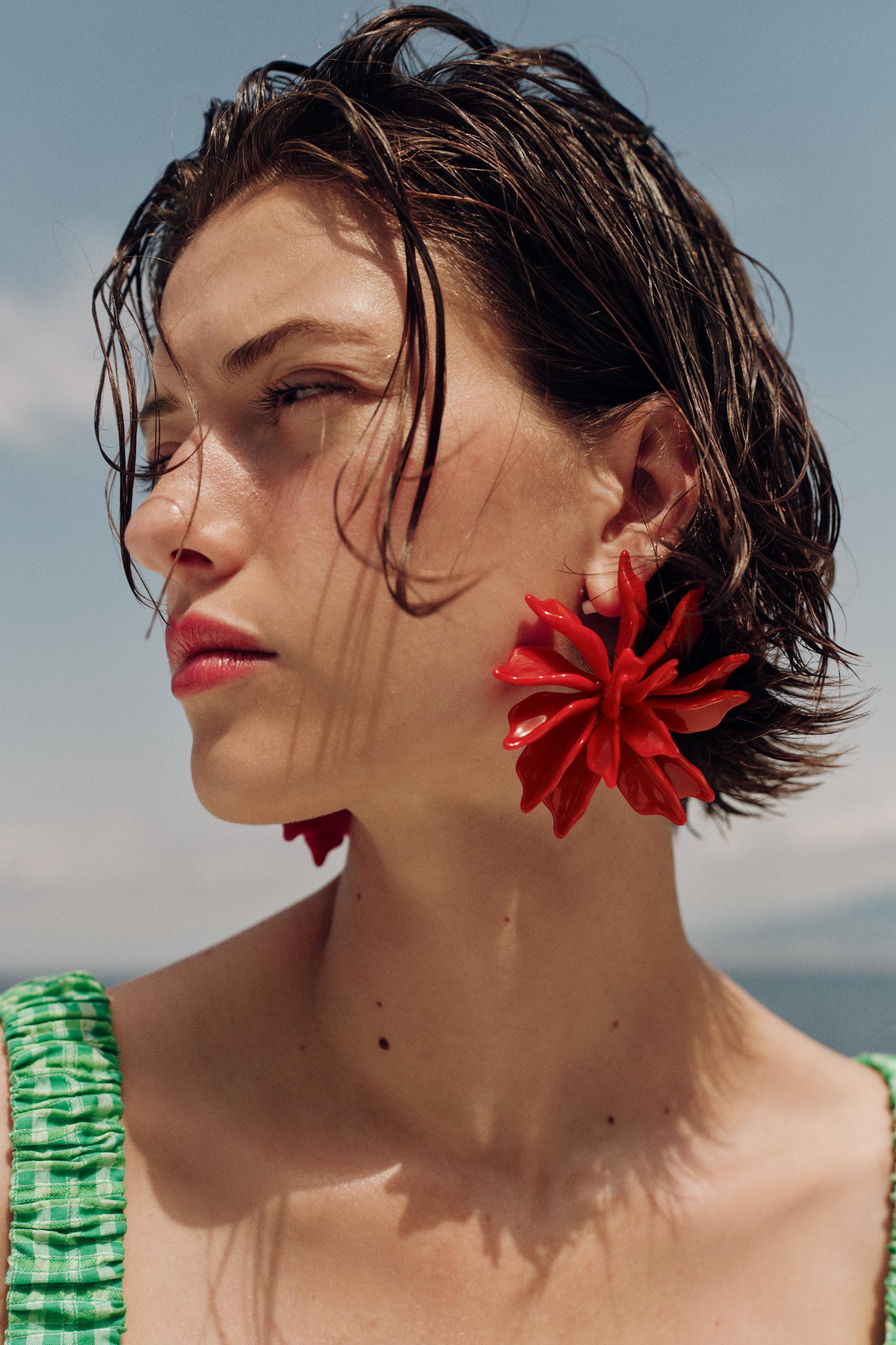MAXI BOUCLES D'OREILLES FLEUR EN RELIEF