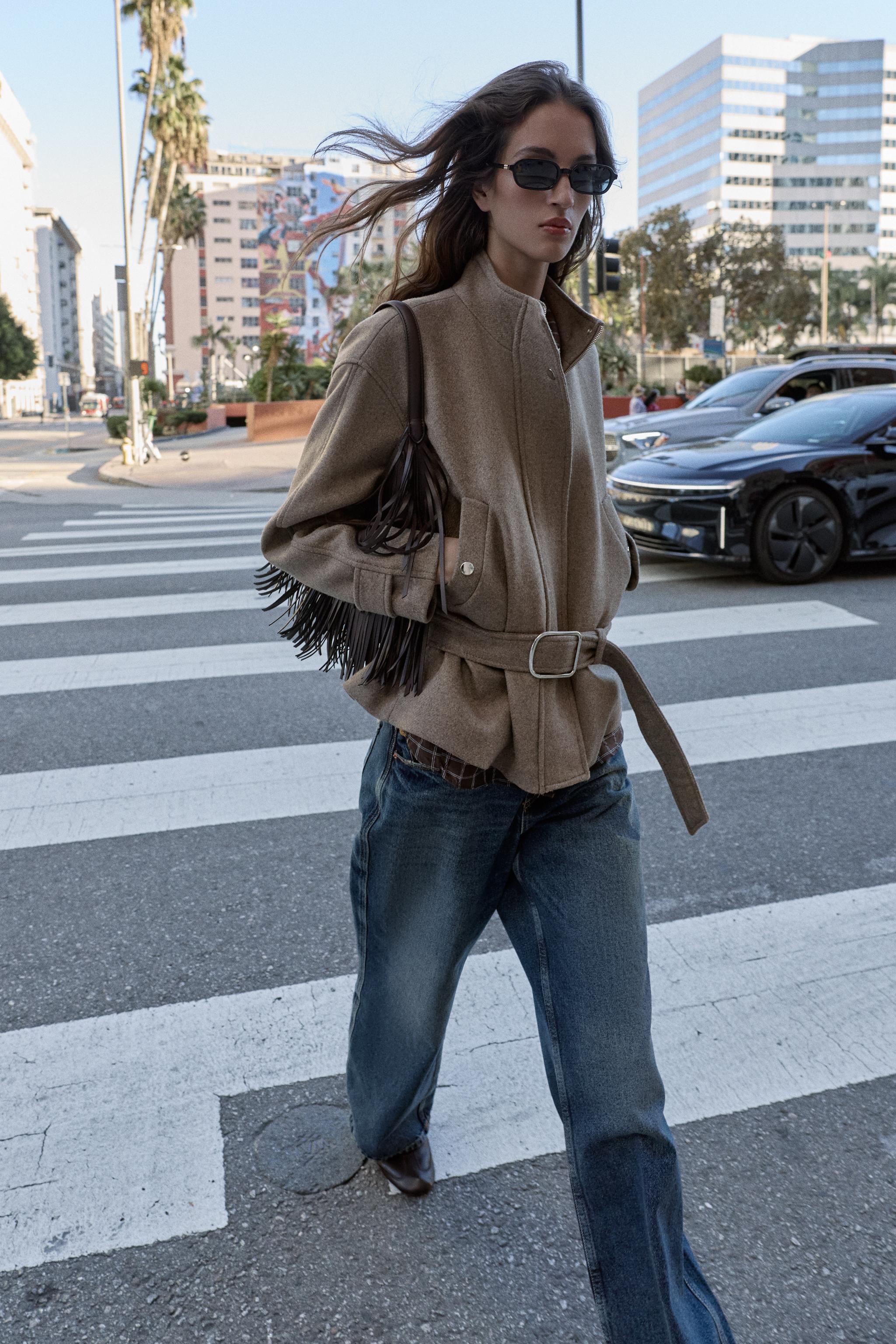 MANTEAU COURT AVEC LAINE ET CEINTURE