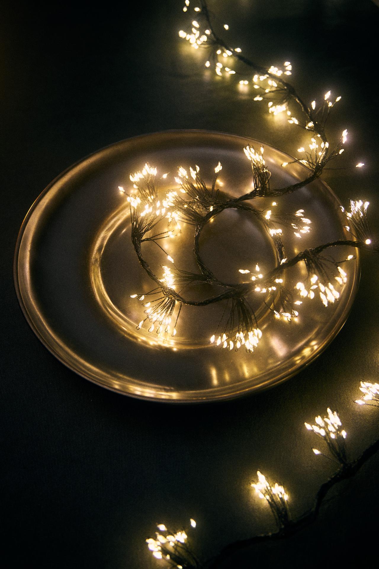 CHRISTMAS LED LIGHT GARLAND — Black