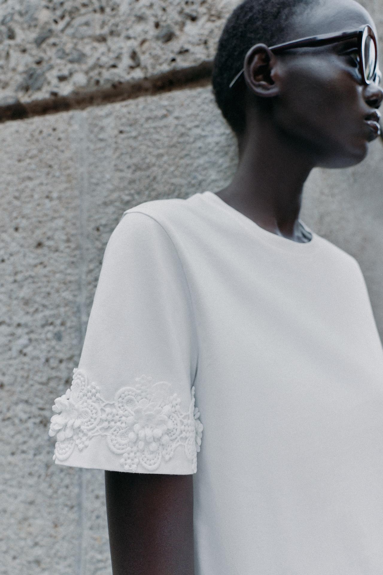 EMBROIDERED FLOWER T-SHIRT — White