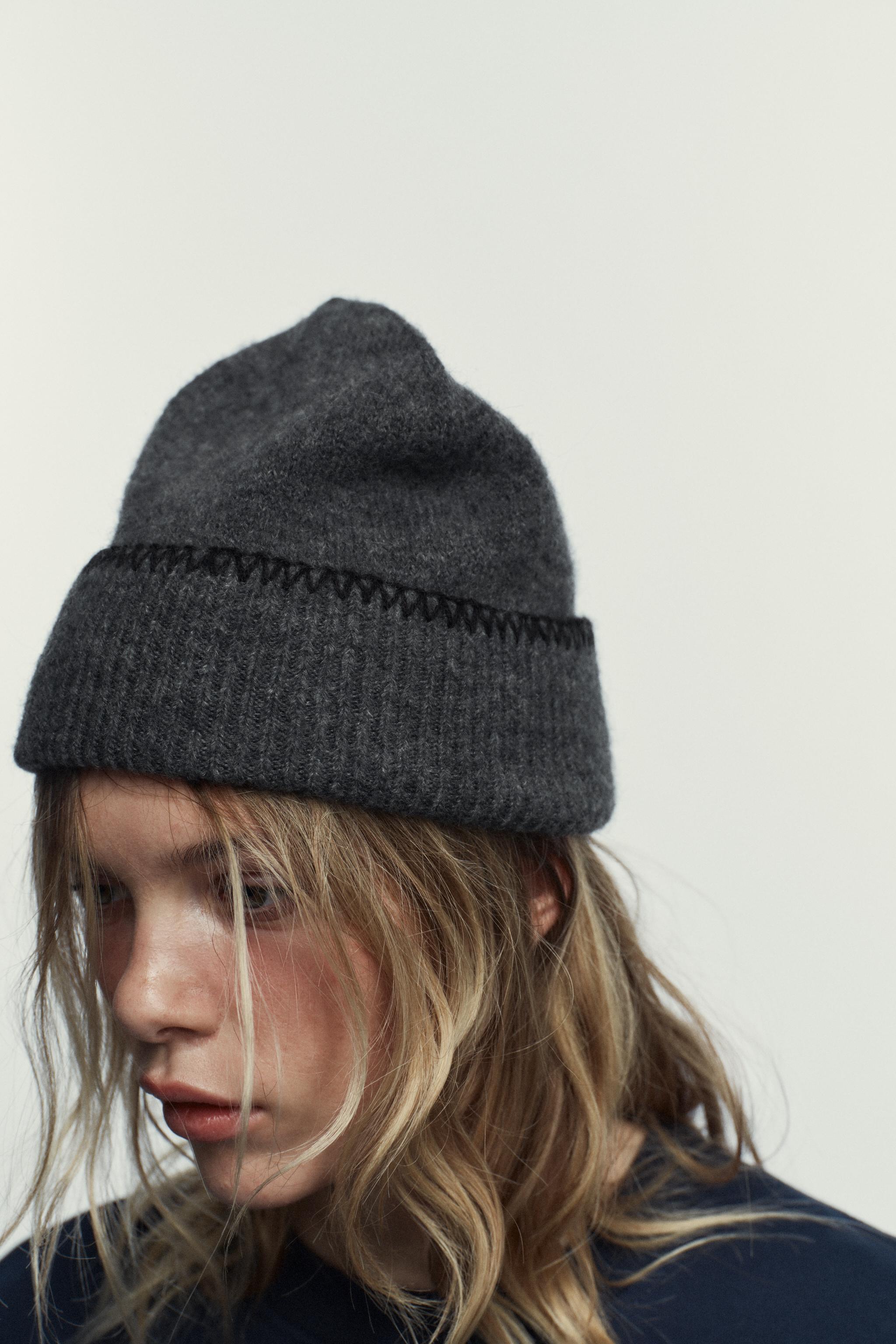 CONTRAST KNIT BEANIE