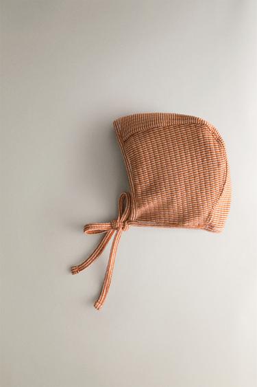 CHILDREN'S STRIPED BONNET - خَام / أحمر الخاص بـ Zara - صورة 0