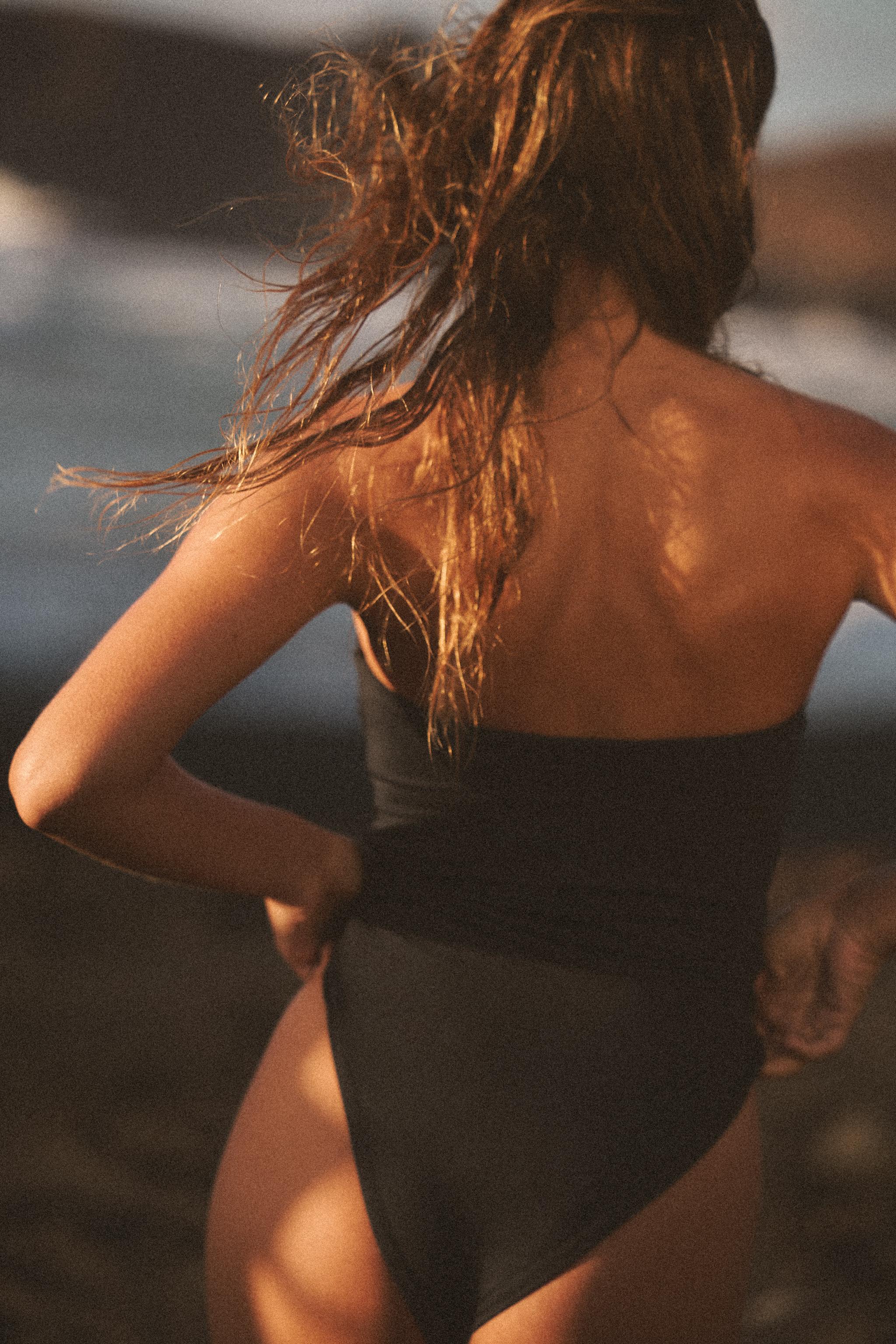 【ZARA】メタルリング付きバンドゥスイムウェア 0167/008/800 BANDEAU SWIMSUIT WITH METALLIC RINGS - Black | ZARA Singapore