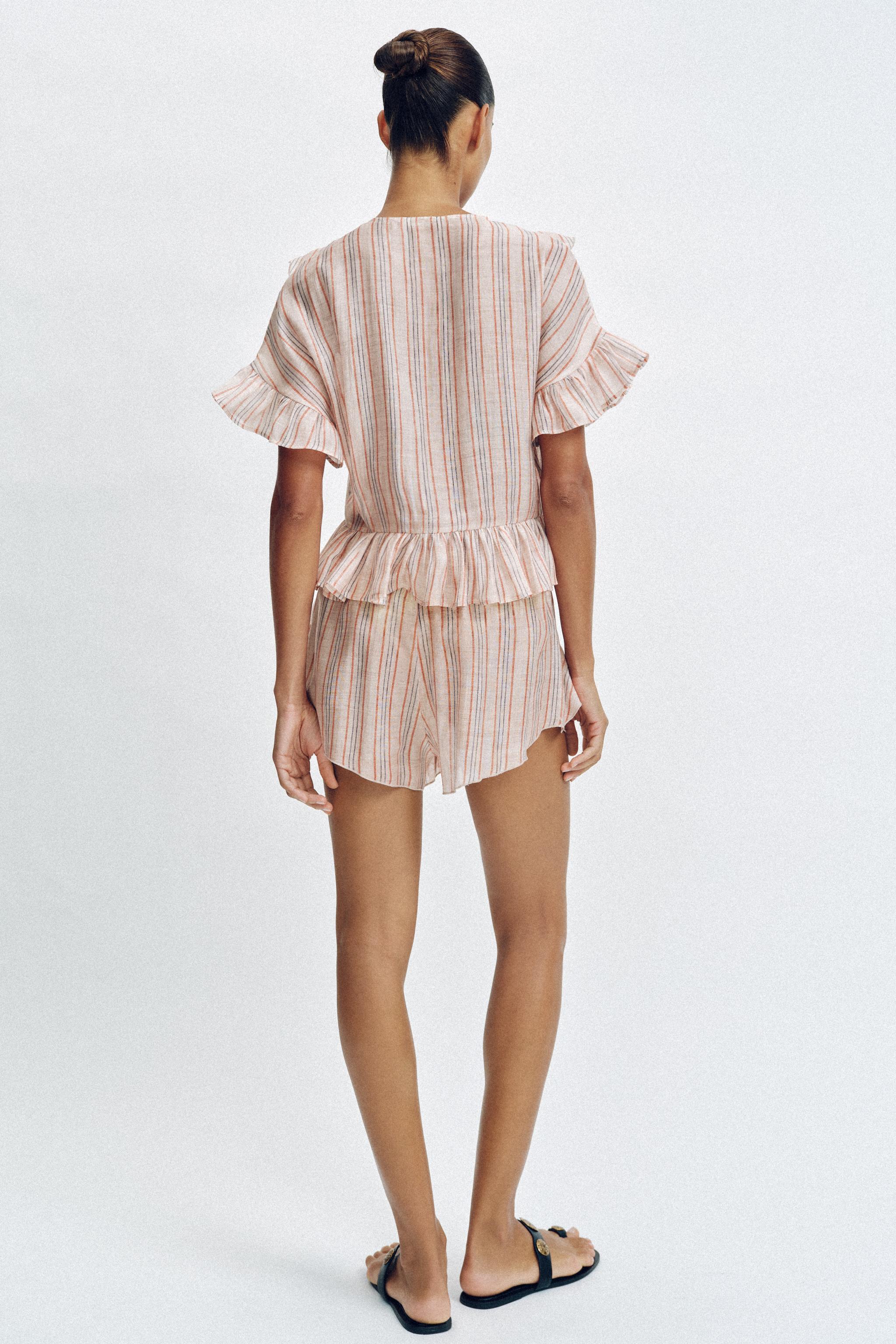 RUFFLED STRIPED SHORTS